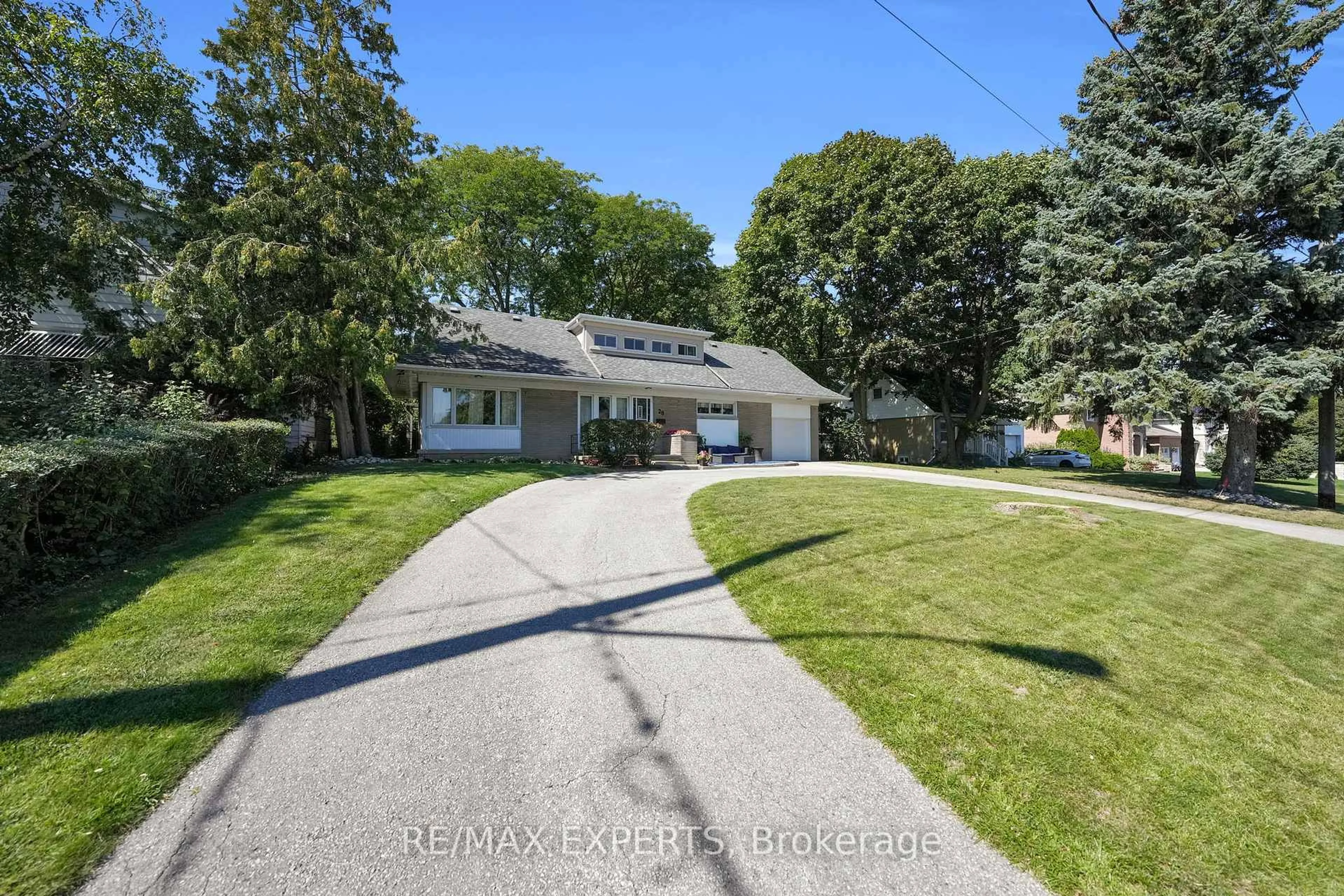 A pic from outside/outdoor area/front of a property/back of a property/a pic from drone, street for 20 Havenridge Dr, Toronto Ontario M9P 3M4