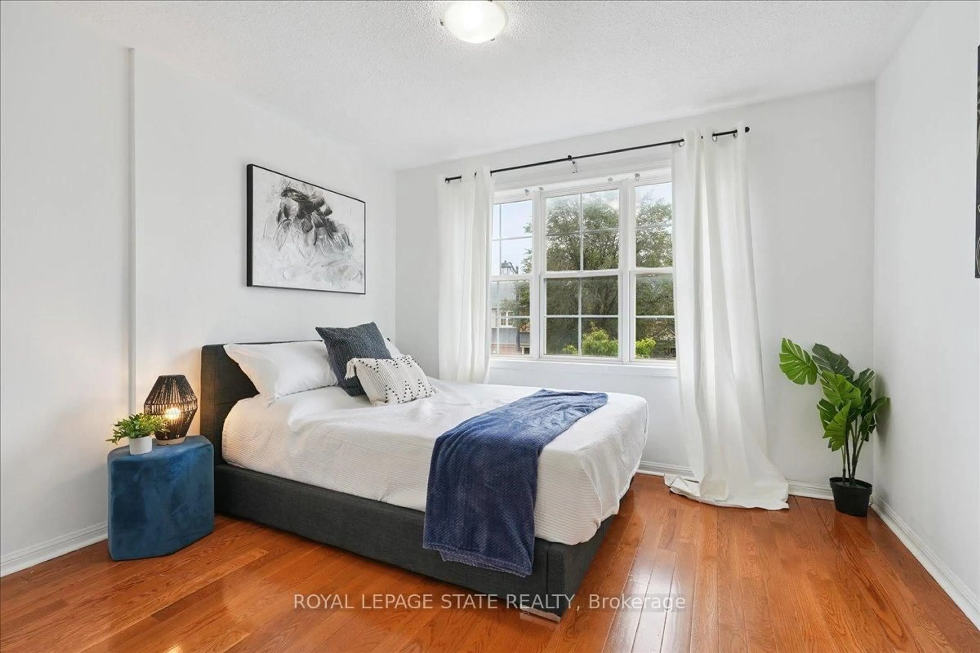 Bedroom with bed, unknown for 815 Stark Circ, Milton Ontario L9T 6Y7