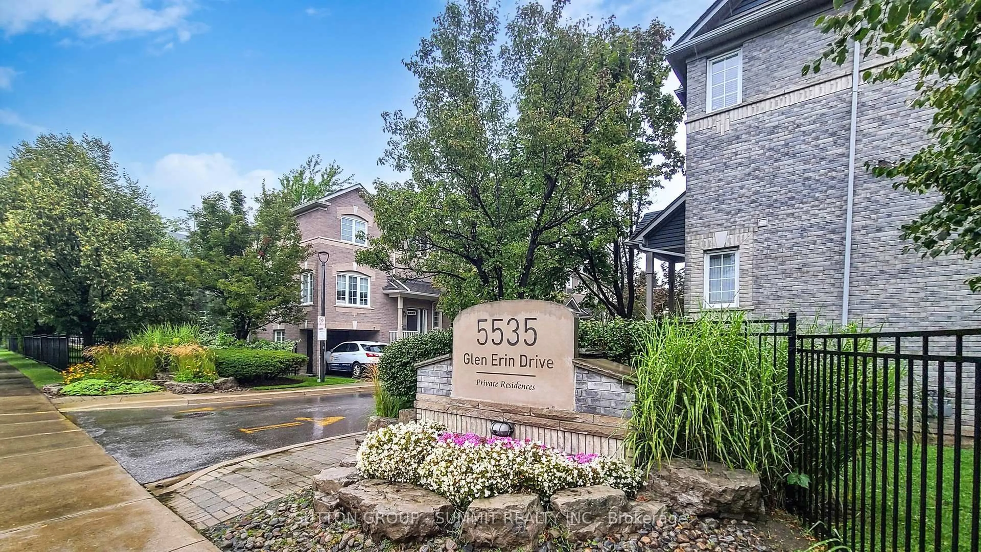 Unknown for 5535 GLEN ERIN Dr #12, Mississauga Ontario L5M 6H1