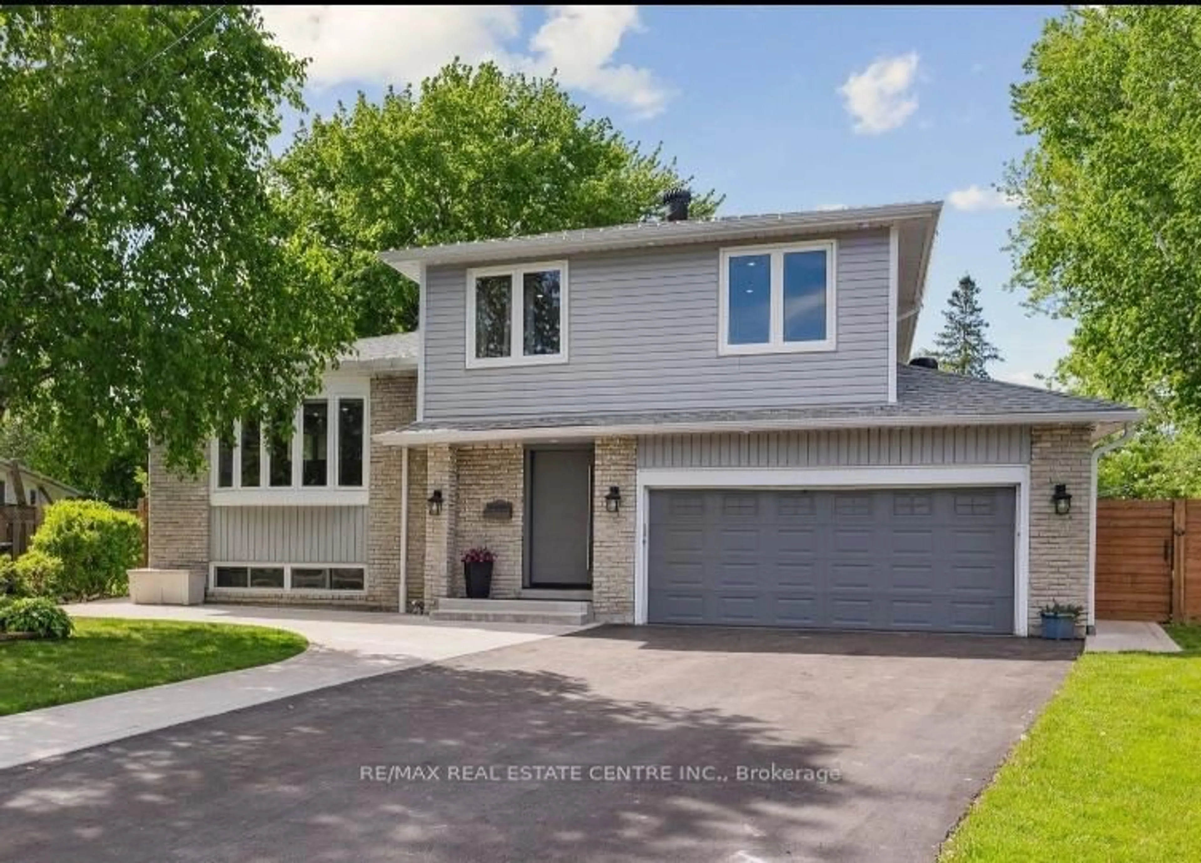Home with vinyl exterior material, street for 16 Groveland Crt, Brampton Ontario L6S 1L4