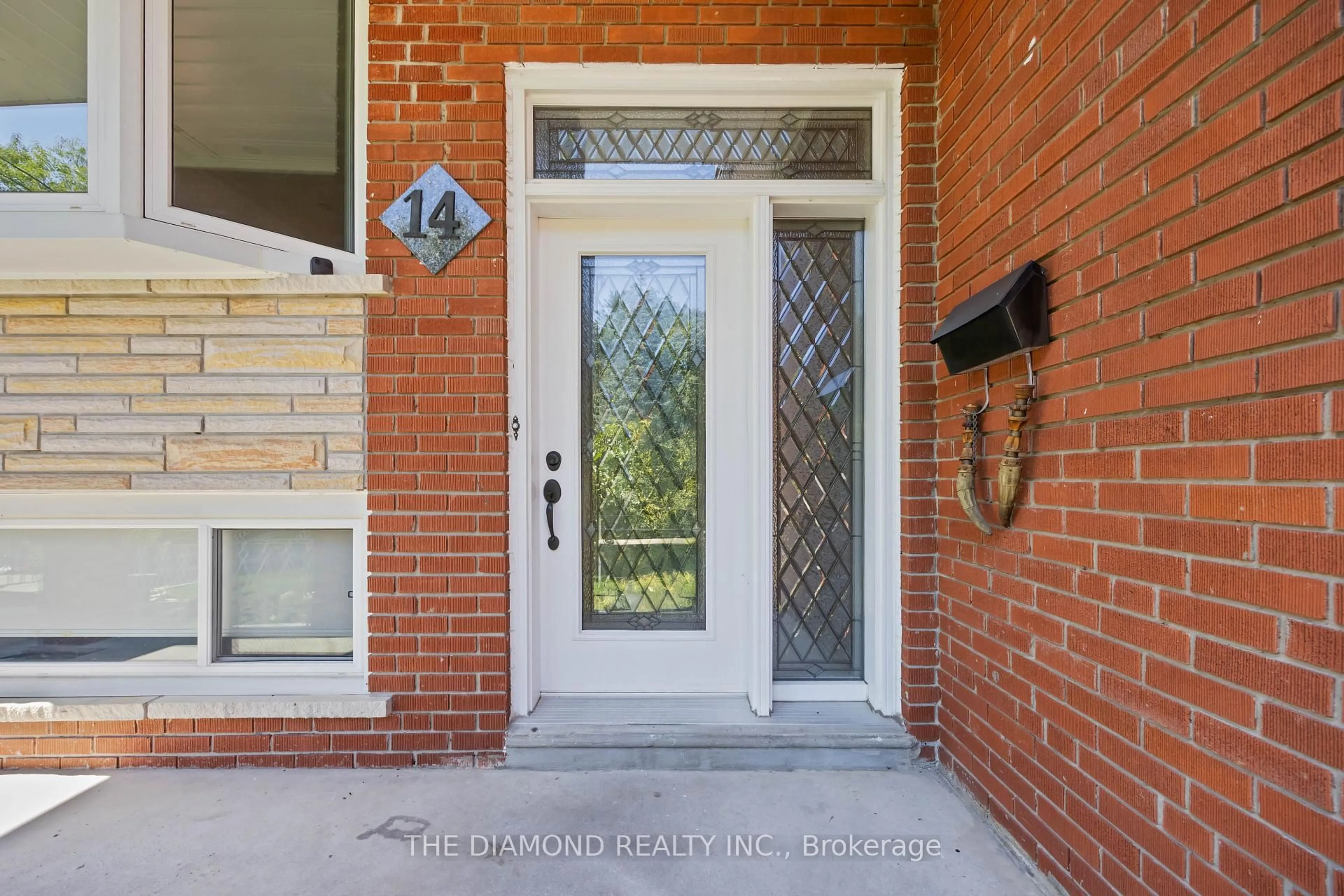 Indoor entryway for 14 Hentob Crt, Toronto Ontario M9V 2X1