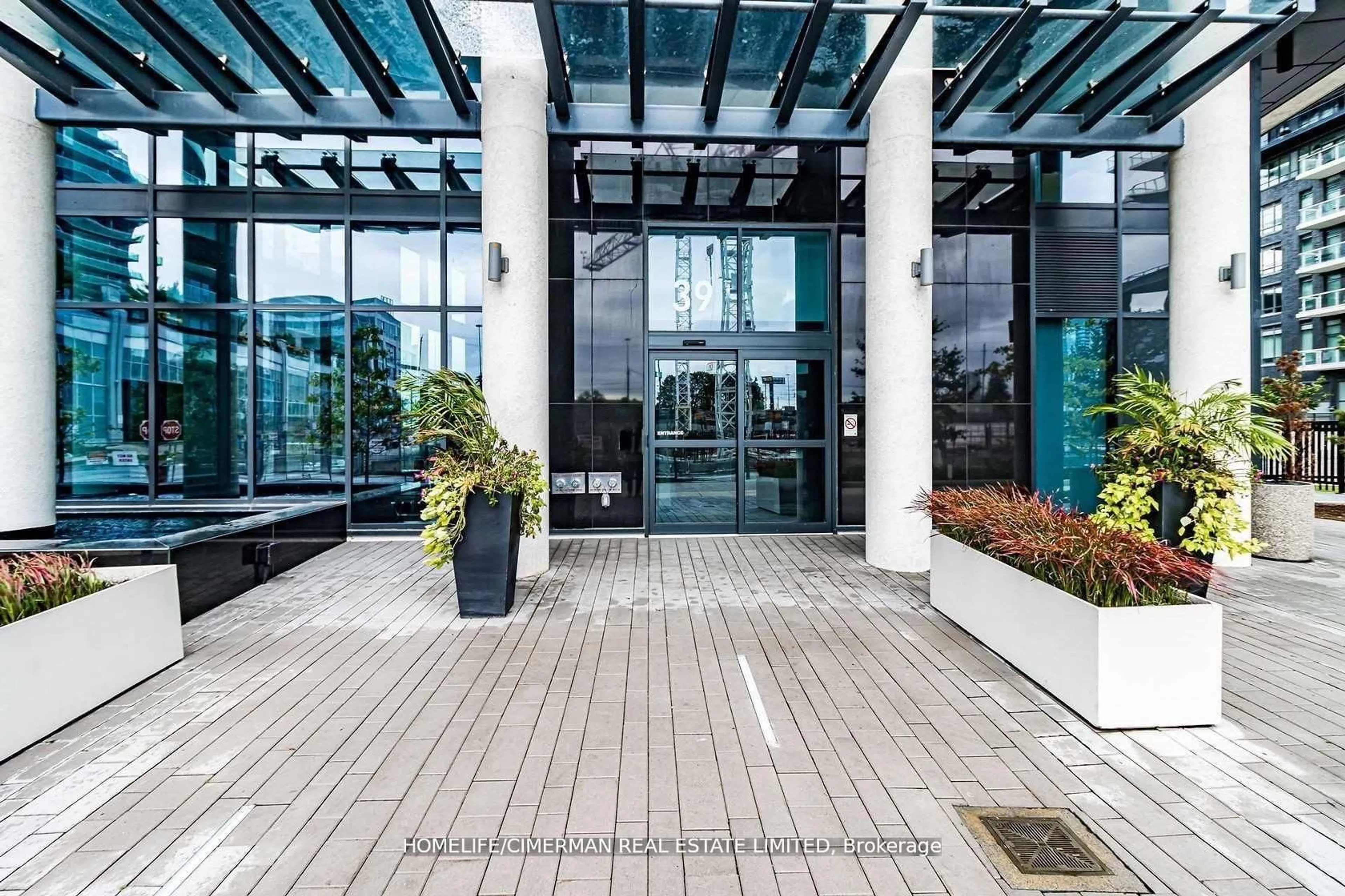 Indoor foyer for 39 Annie Craig Dr #1703, Toronto Ontario M8V 0C5