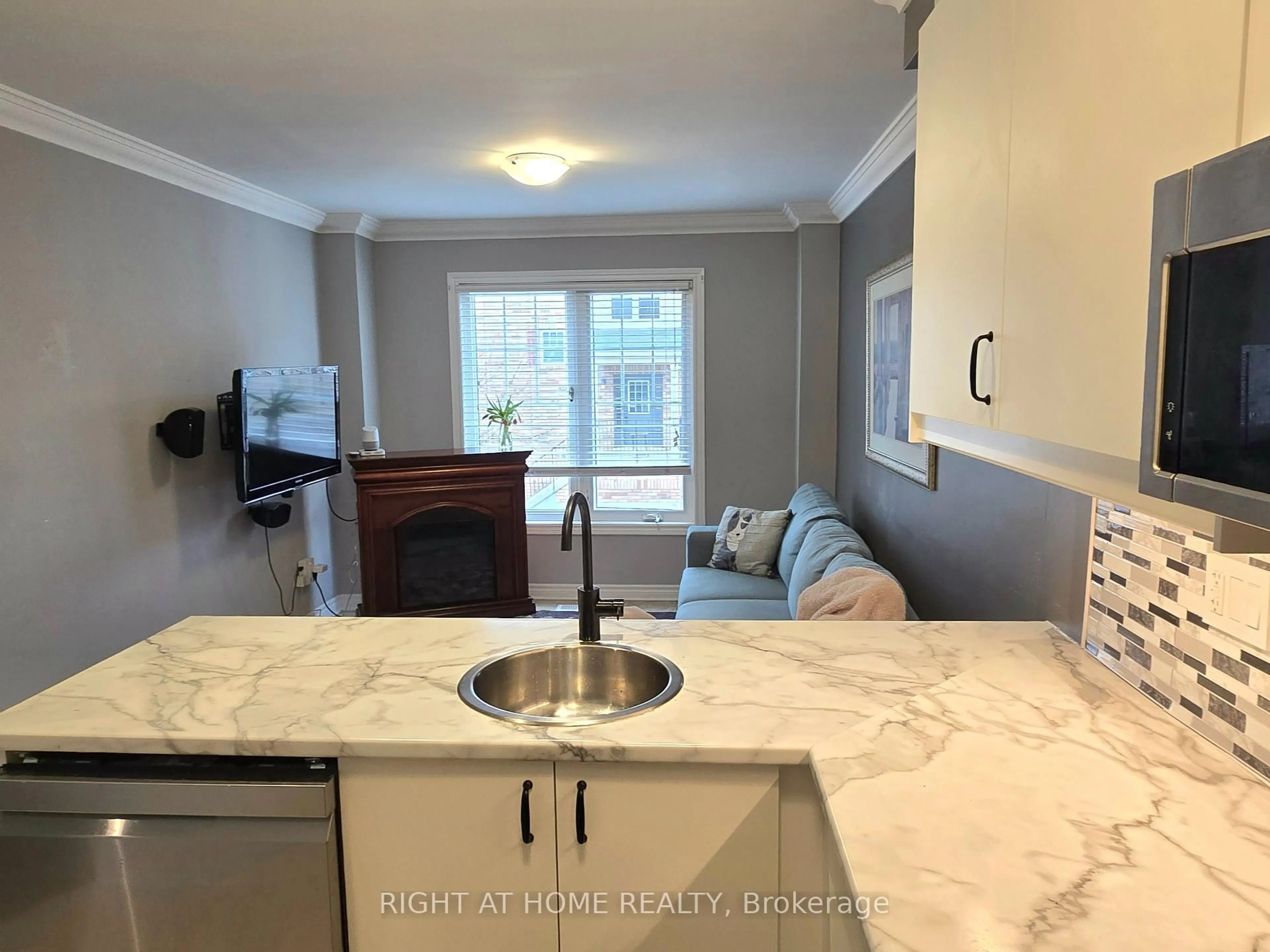Open concept kitchen, unknown for 2441 Coho Way, Oakville Ontario L6M 0G7