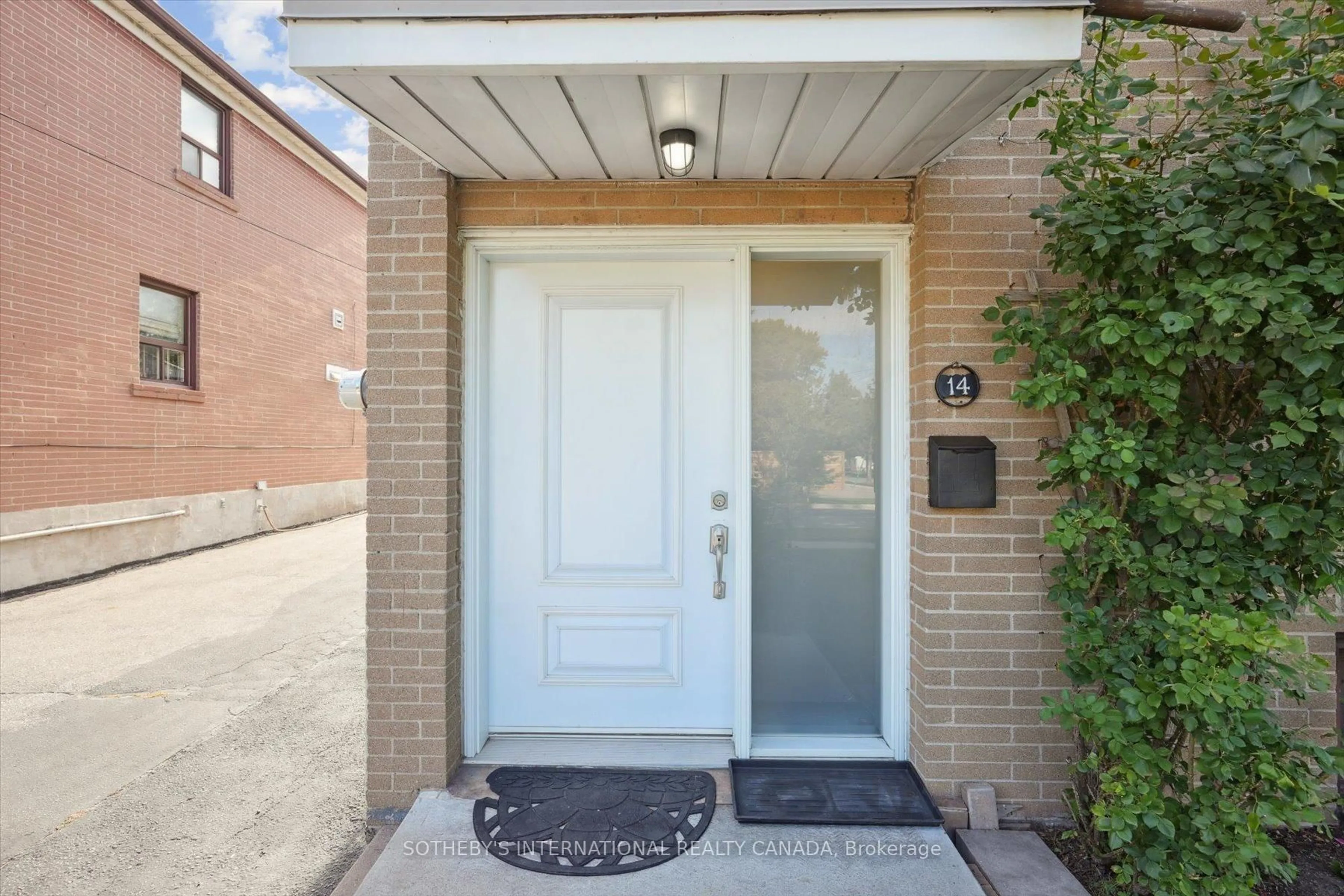 Indoor entryway for 14 Burrard Rd, Toronto Ontario M9W 3S9