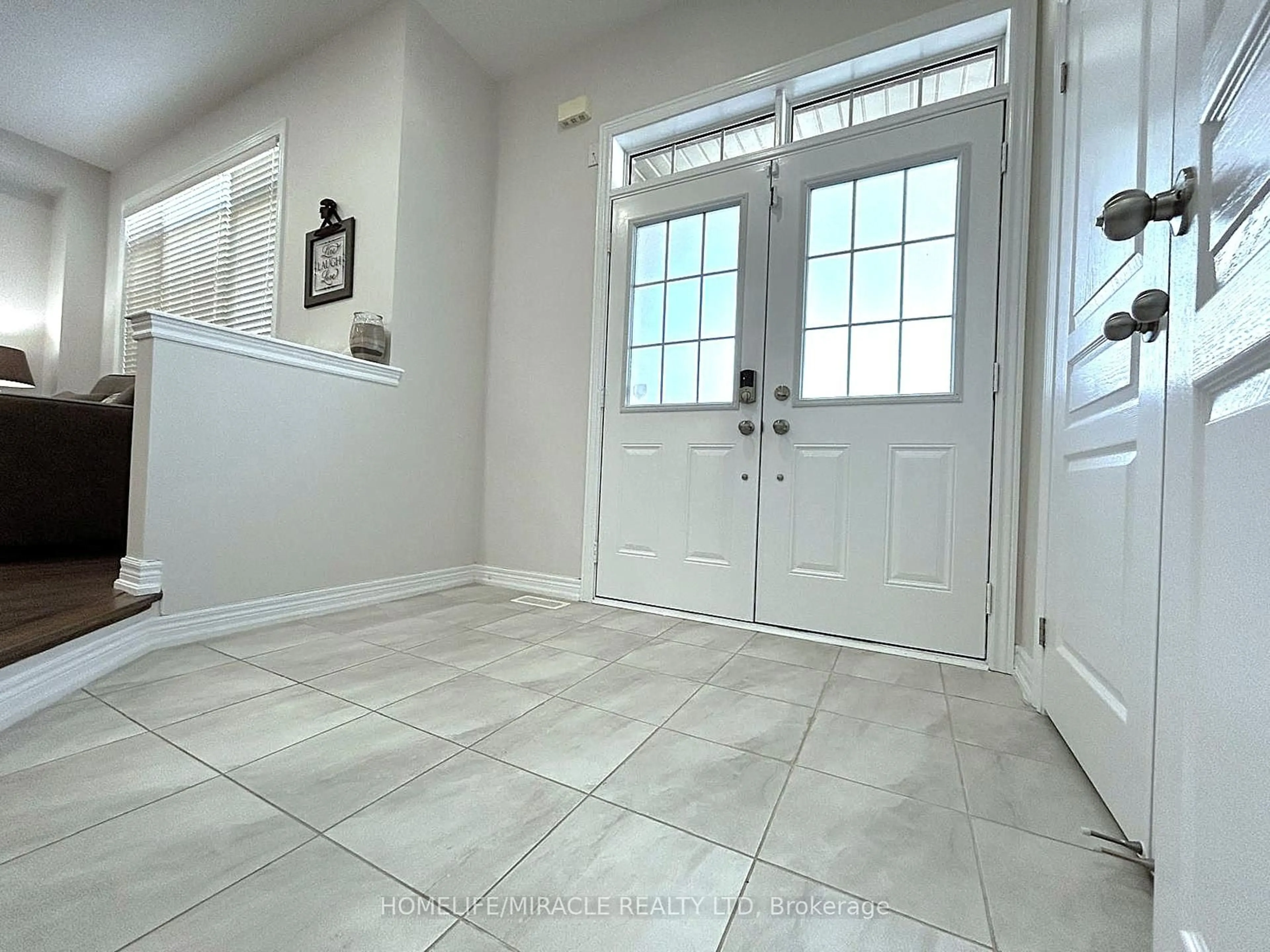 Indoor entryway for 149 Remembrance Rd, Brampton Ontario L7A 3Y2
