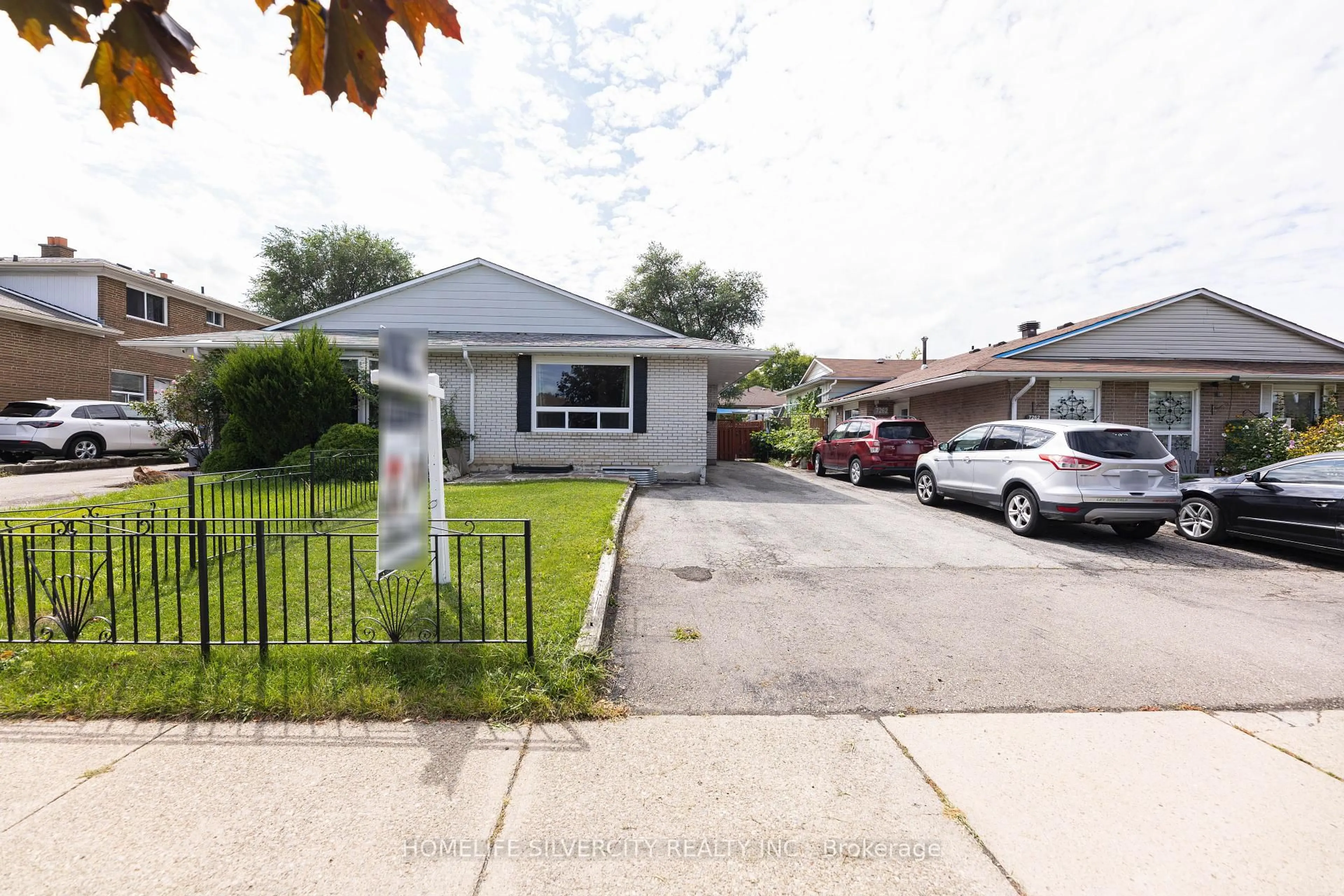 Unknown for 7258 Reindeer Dr, Mississauga Ontario L4T 2M7