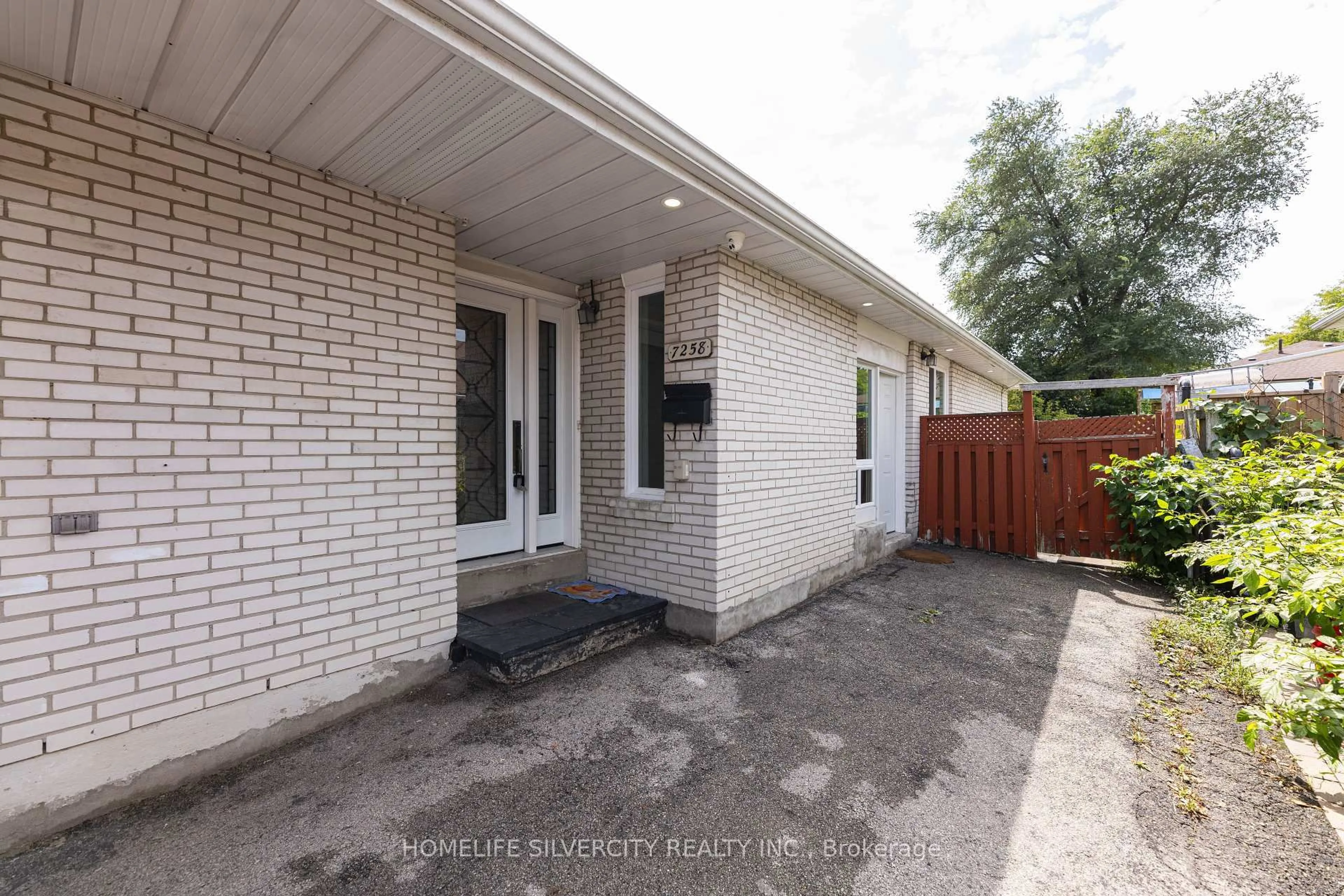 Unknown for 7258 Reindeer Dr, Mississauga Ontario L4T 2M7