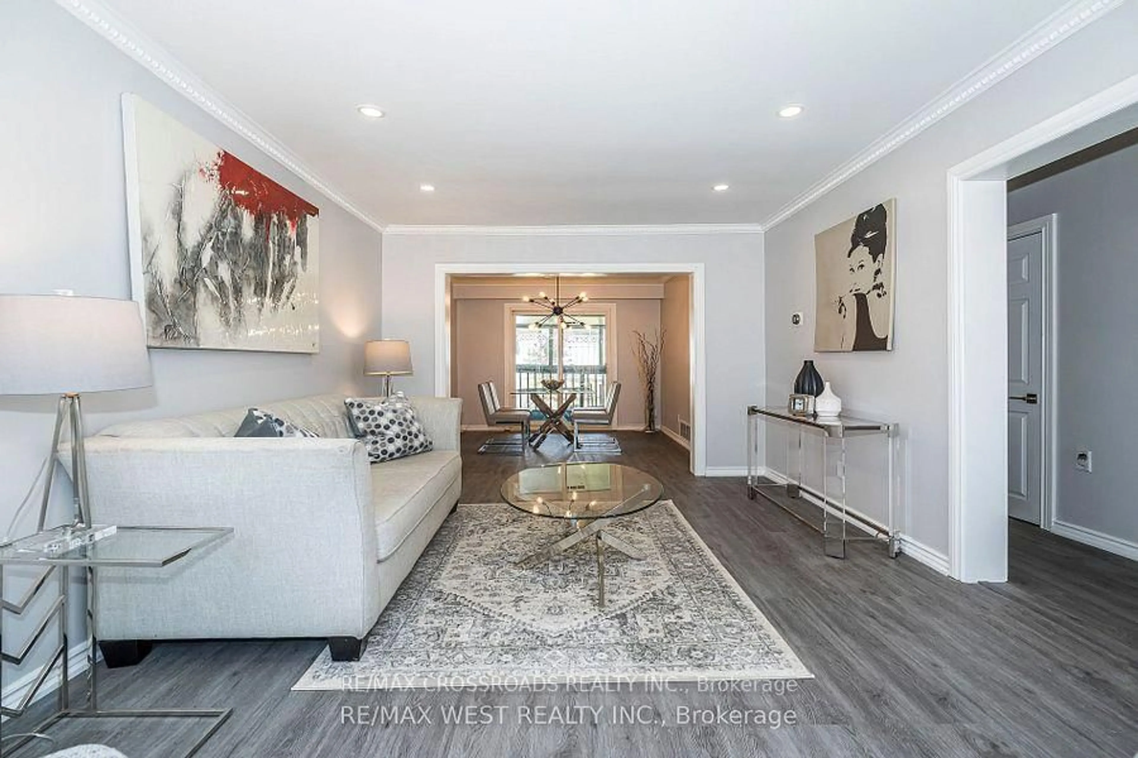 Living room with furniture, unknown for 128 Avondale Blvd, Brampton Ontario L6T 1H7