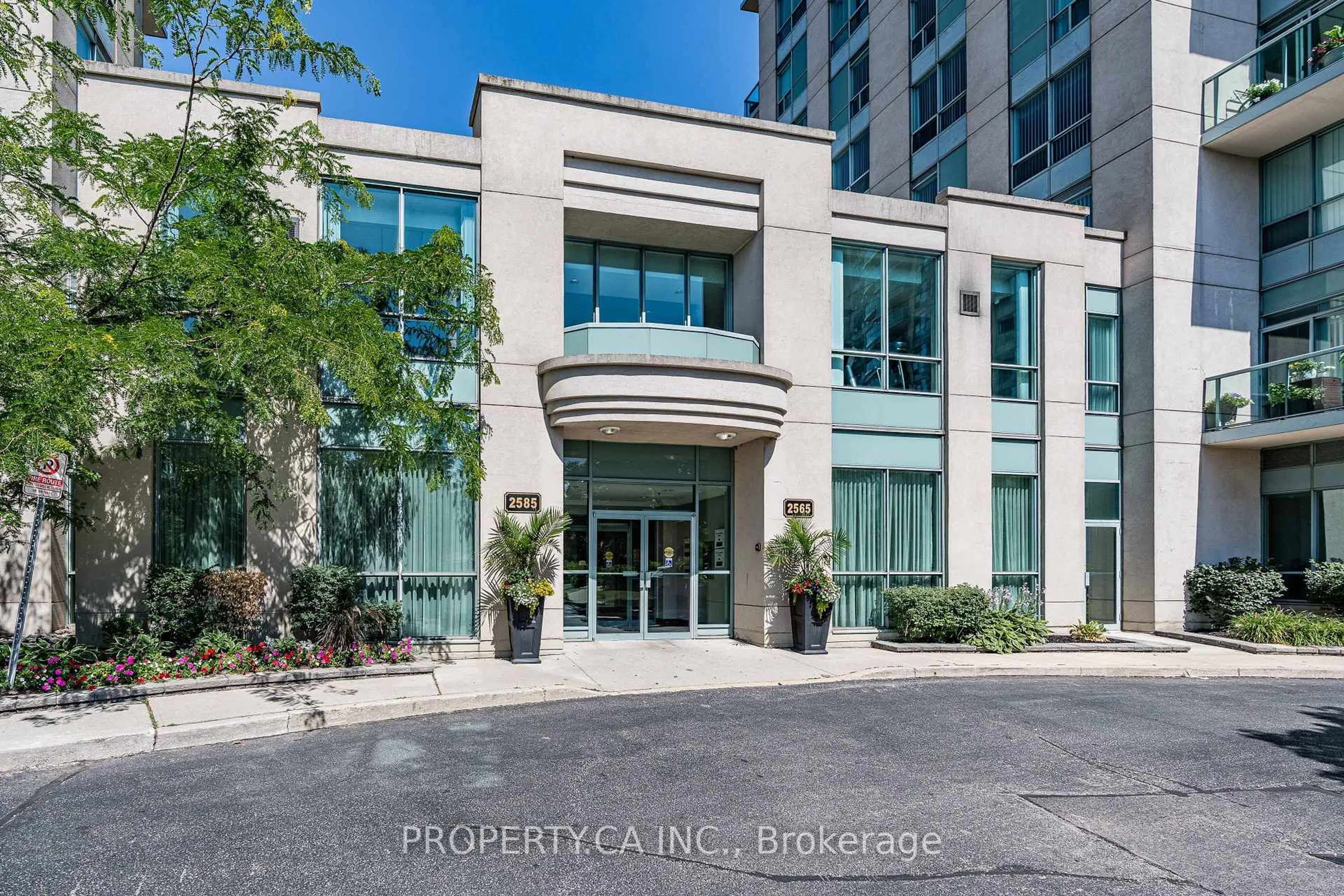 Indoor foyer for 2585 Erin Centre Blvd #607, Mississauga Ontario L5M 6Z7