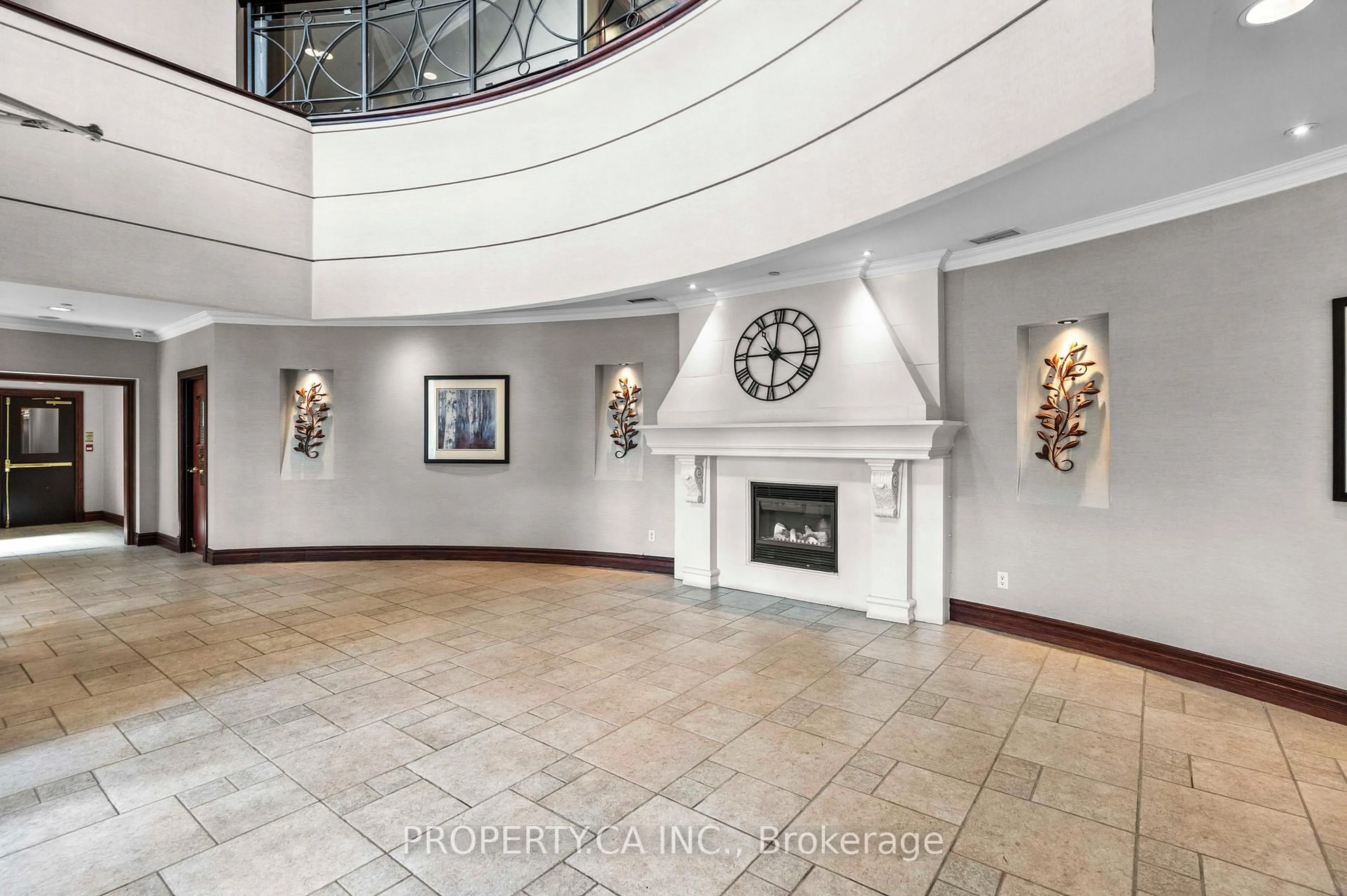 Indoor foyer for 2585 Erin Centre Blvd #607, Mississauga Ontario L5M 6Z7