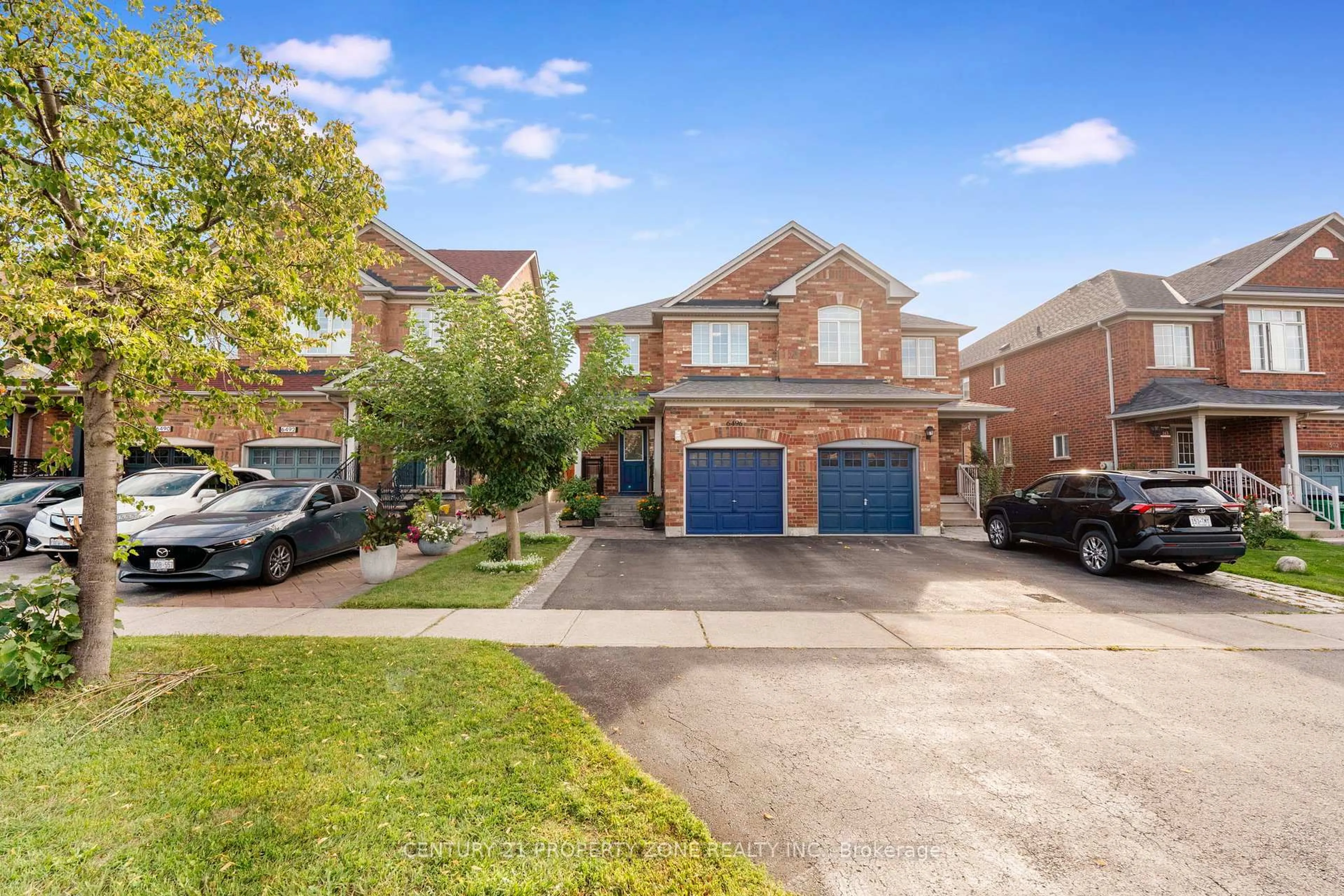 A pic from outside/outdoor area/front of a property/back of a property/a pic from drone, street for 6496 RALLYMASTER Hts, Mississauga Ontario L5W 1P7