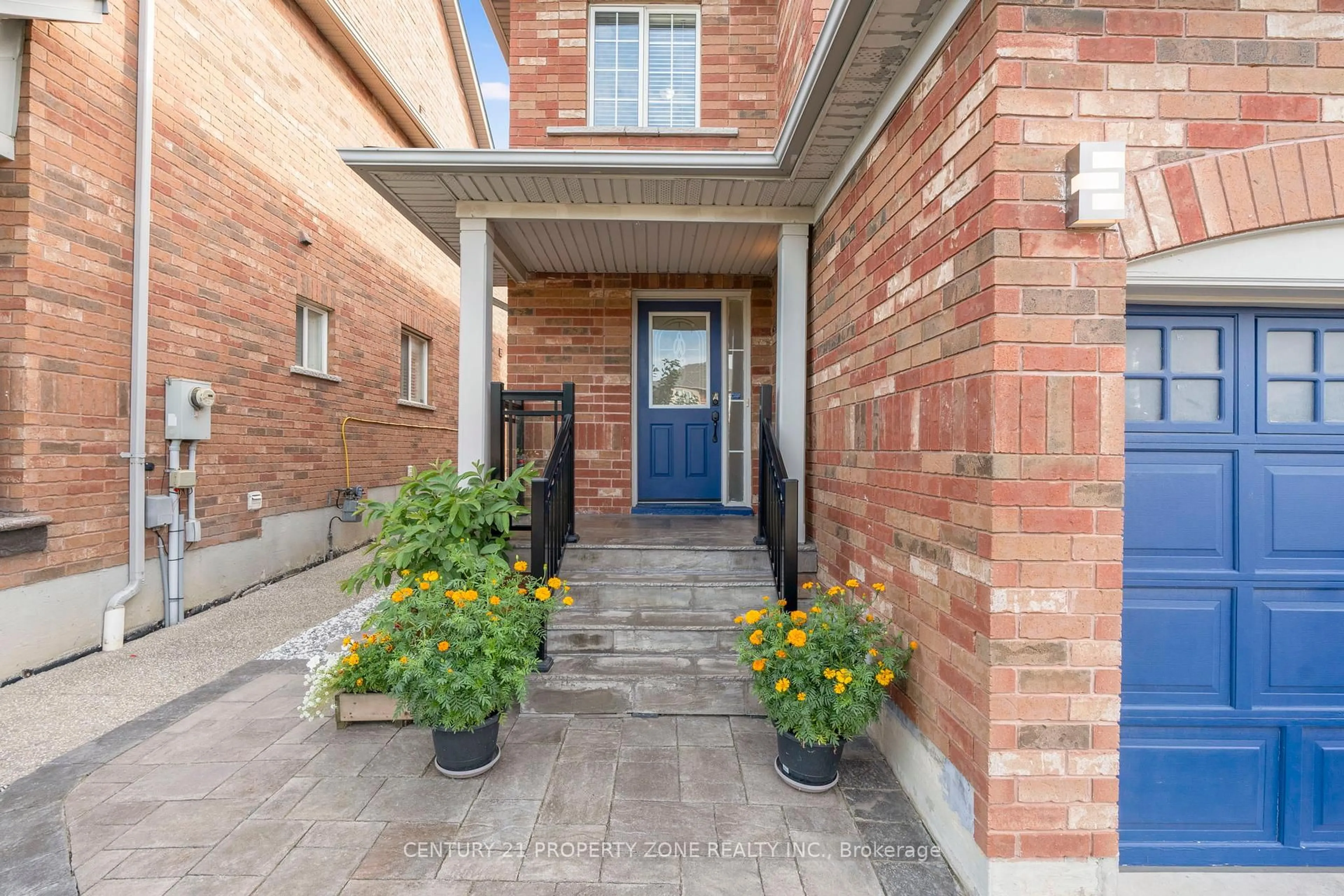 Indoor entryway for 6496 RALLYMASTER Hts, Mississauga Ontario L5W 1P7