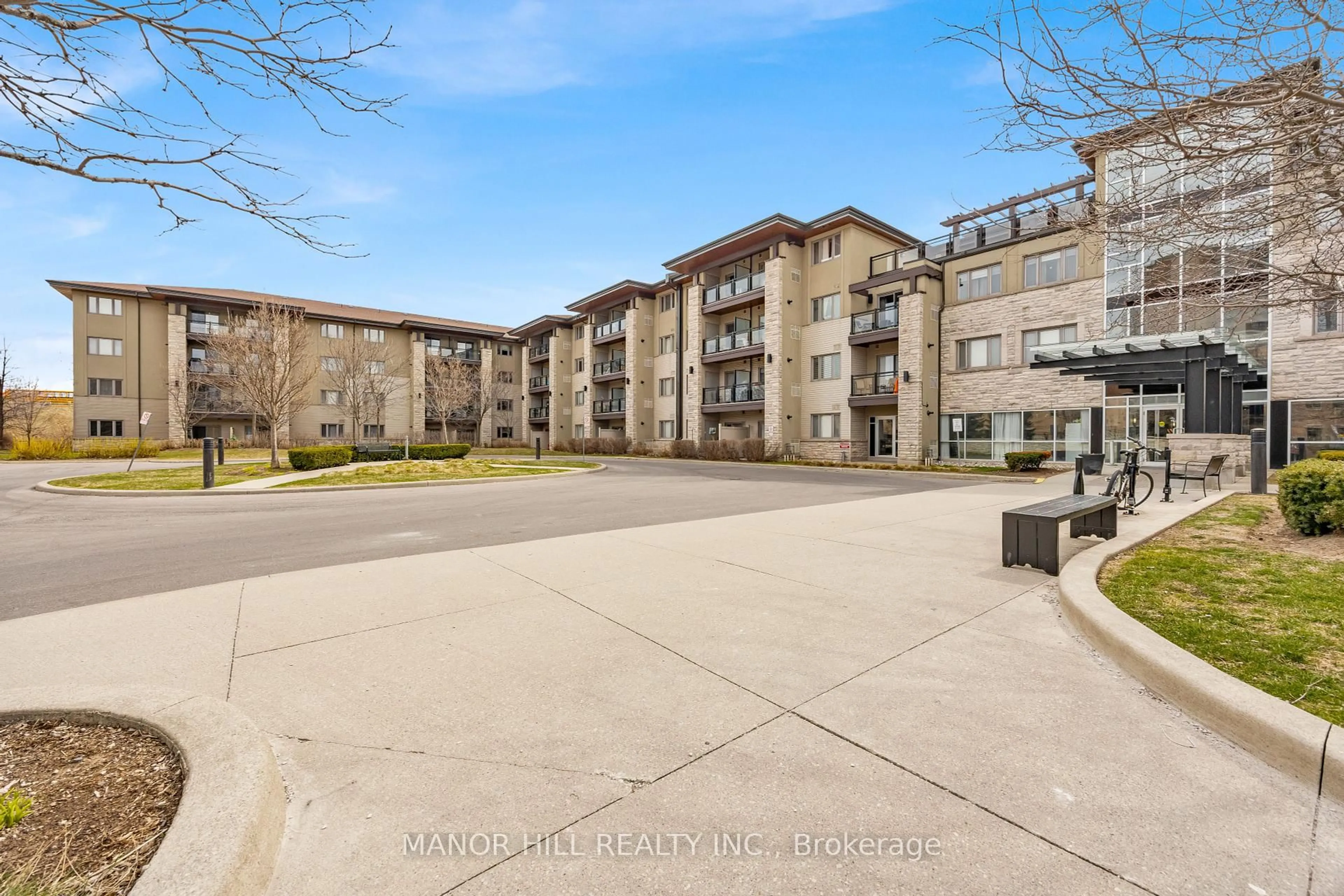 A pic from outside/outdoor area/front of a property/back of a property/a pic from drone, unknown for 570 Lolita Gdns #330, Mississauga Ontario L5A 0A1