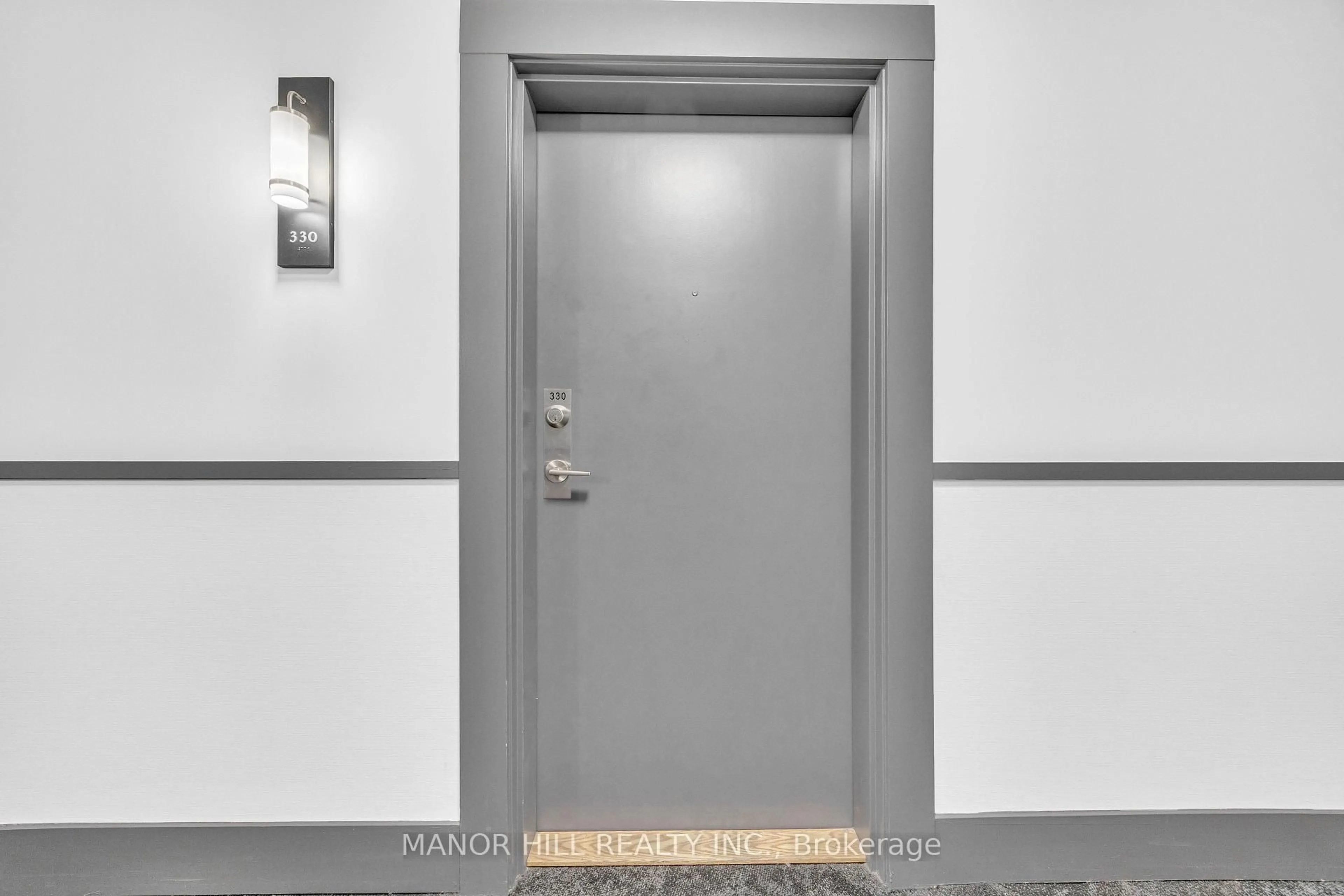 Indoor entryway for 570 Lolita Gdns #330, Mississauga Ontario L5A 0A1