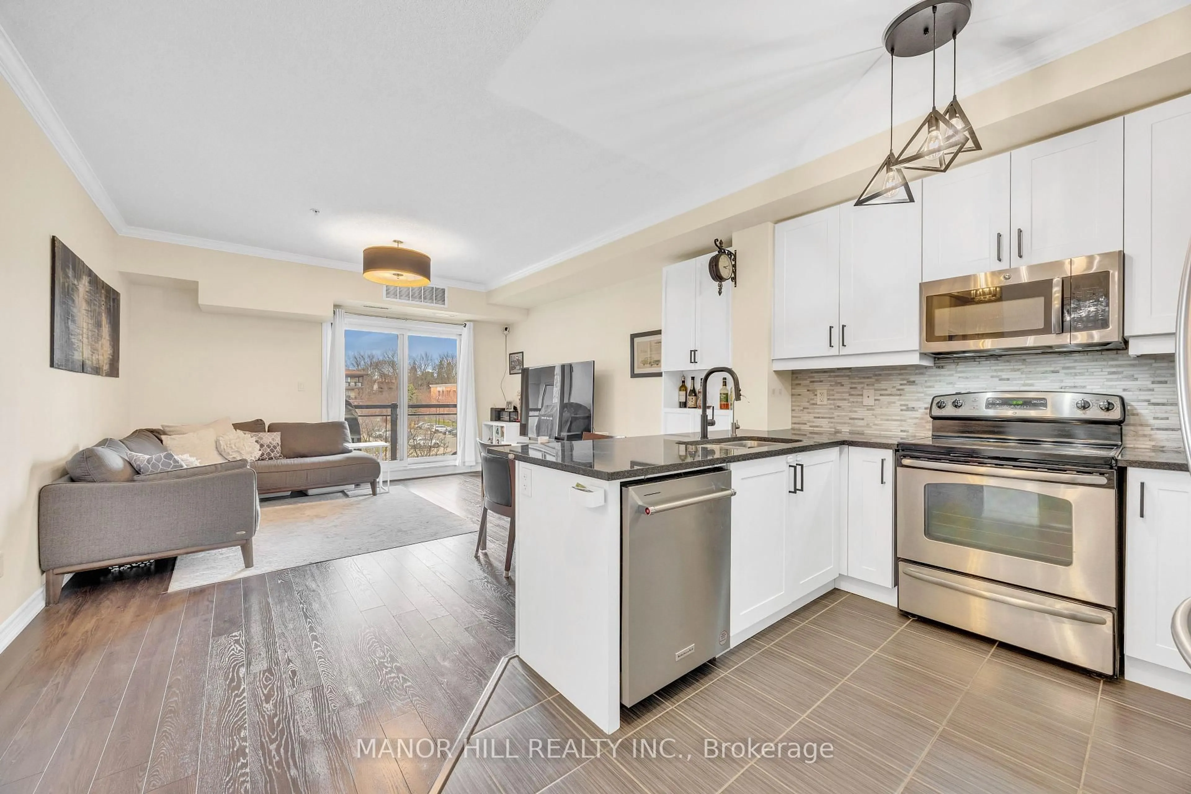 Open concept kitchen, ceramic/tile floor for 570 Lolita Gdns #330, Mississauga Ontario L5A 0A1