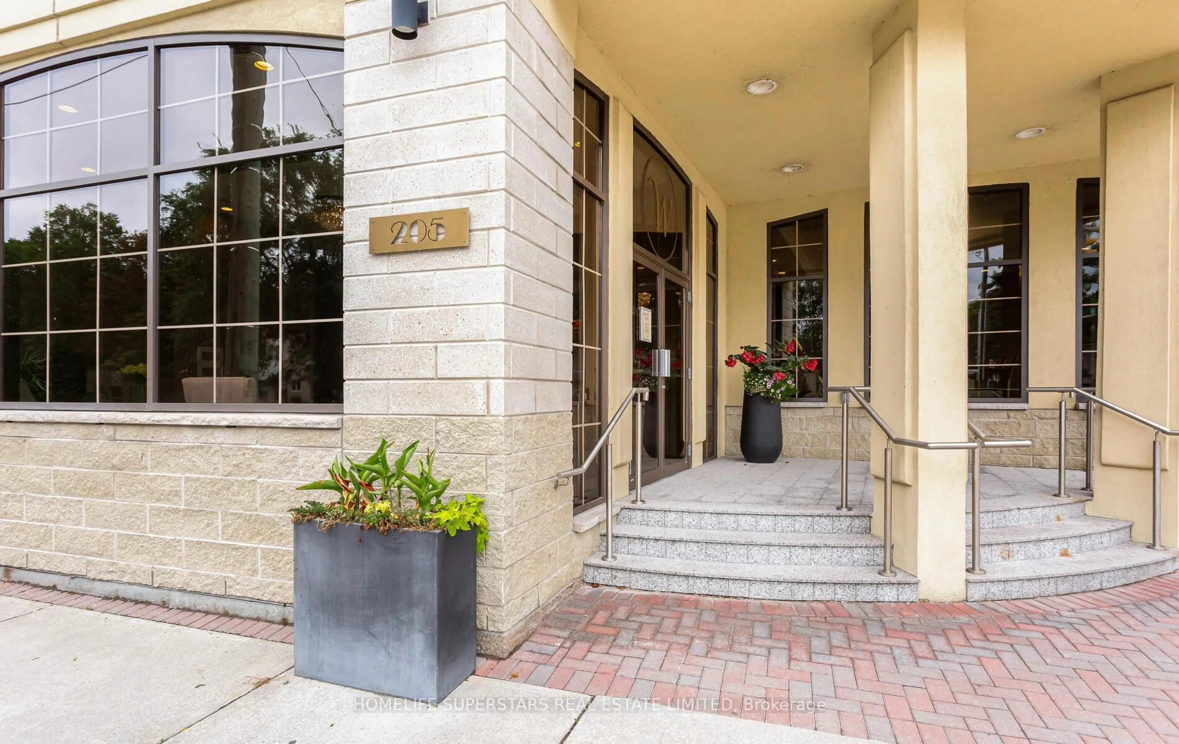 Indoor foyer for 205 Lakeshore Rd #302, Oakville Ontario L6K 0H8