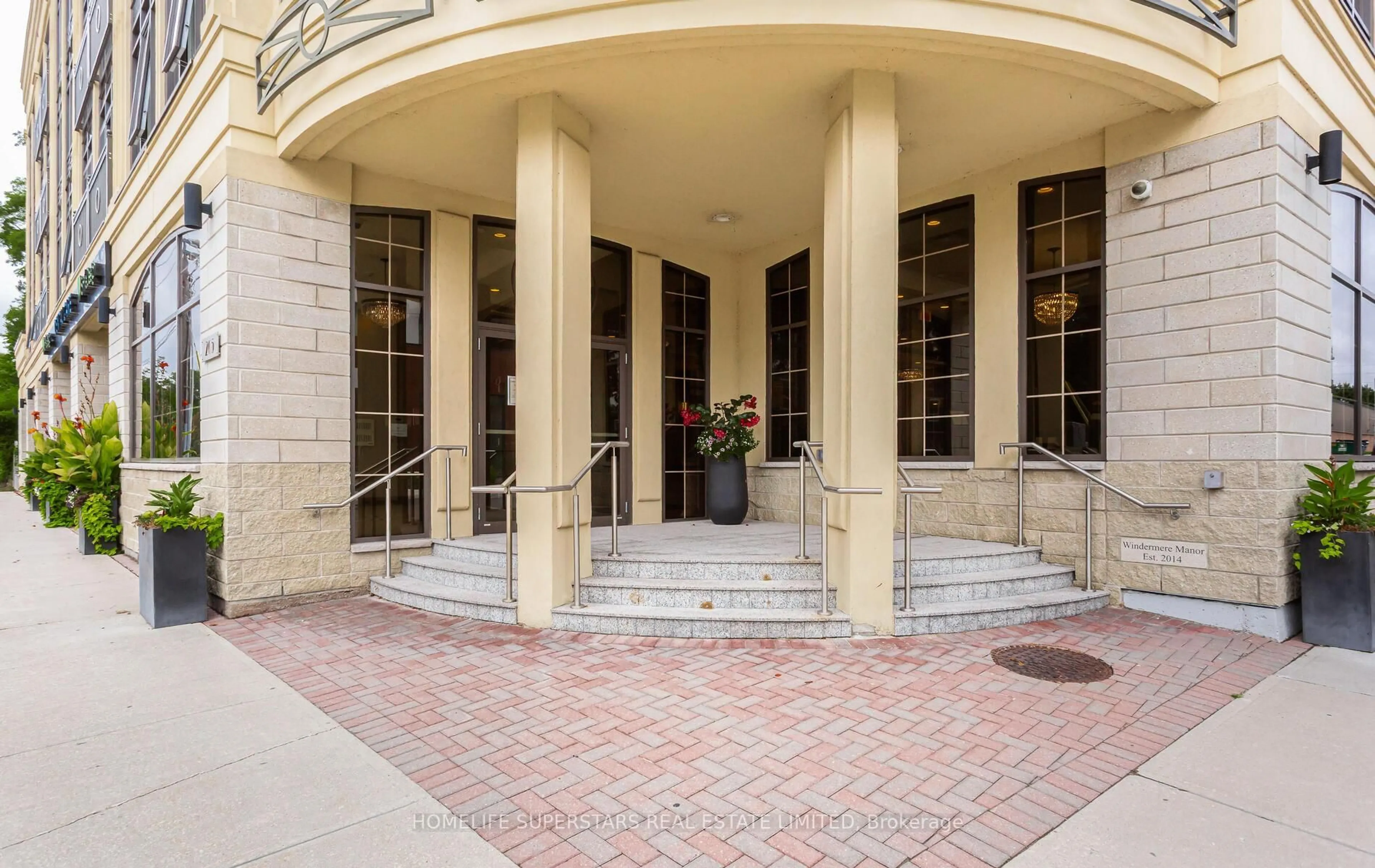 Indoor foyer for 205 Lakeshore Rd #302, Oakville Ontario L6K 0H8
