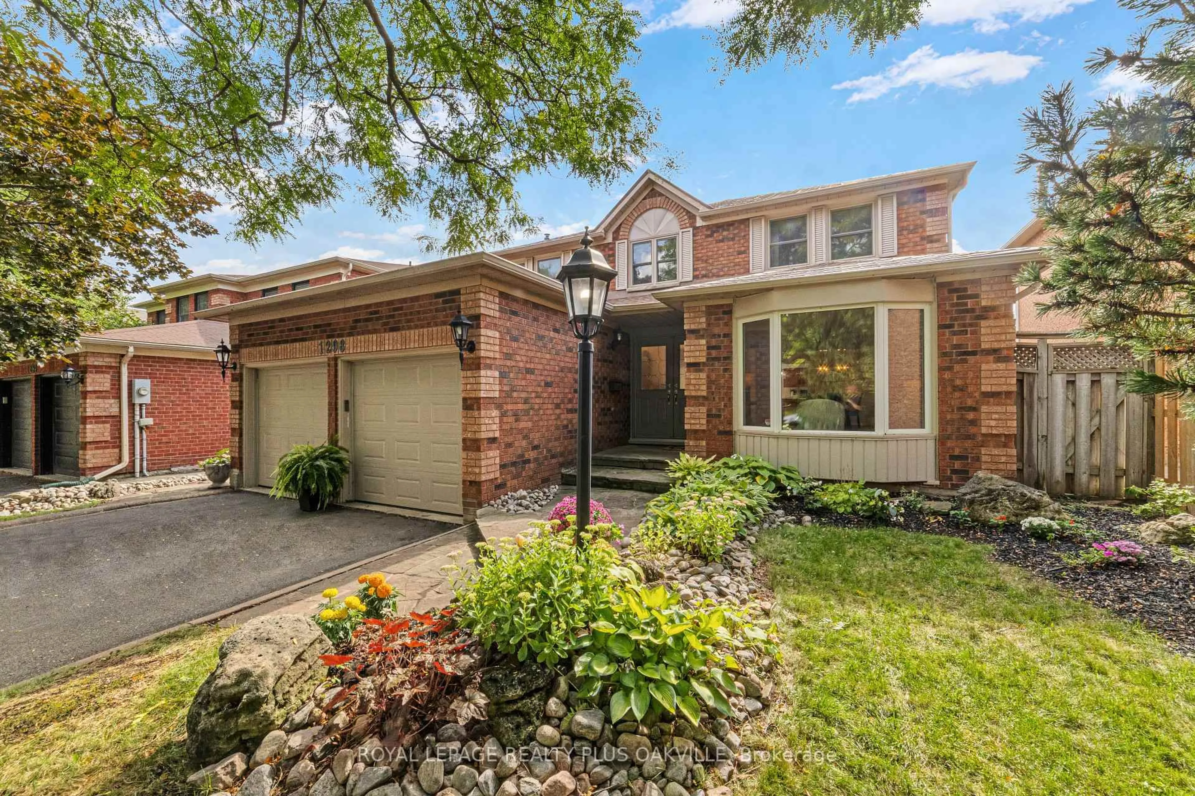 Home with brick exterior material, street for 1298 Hilton Lane, Oakville Ontario L6M 2V2