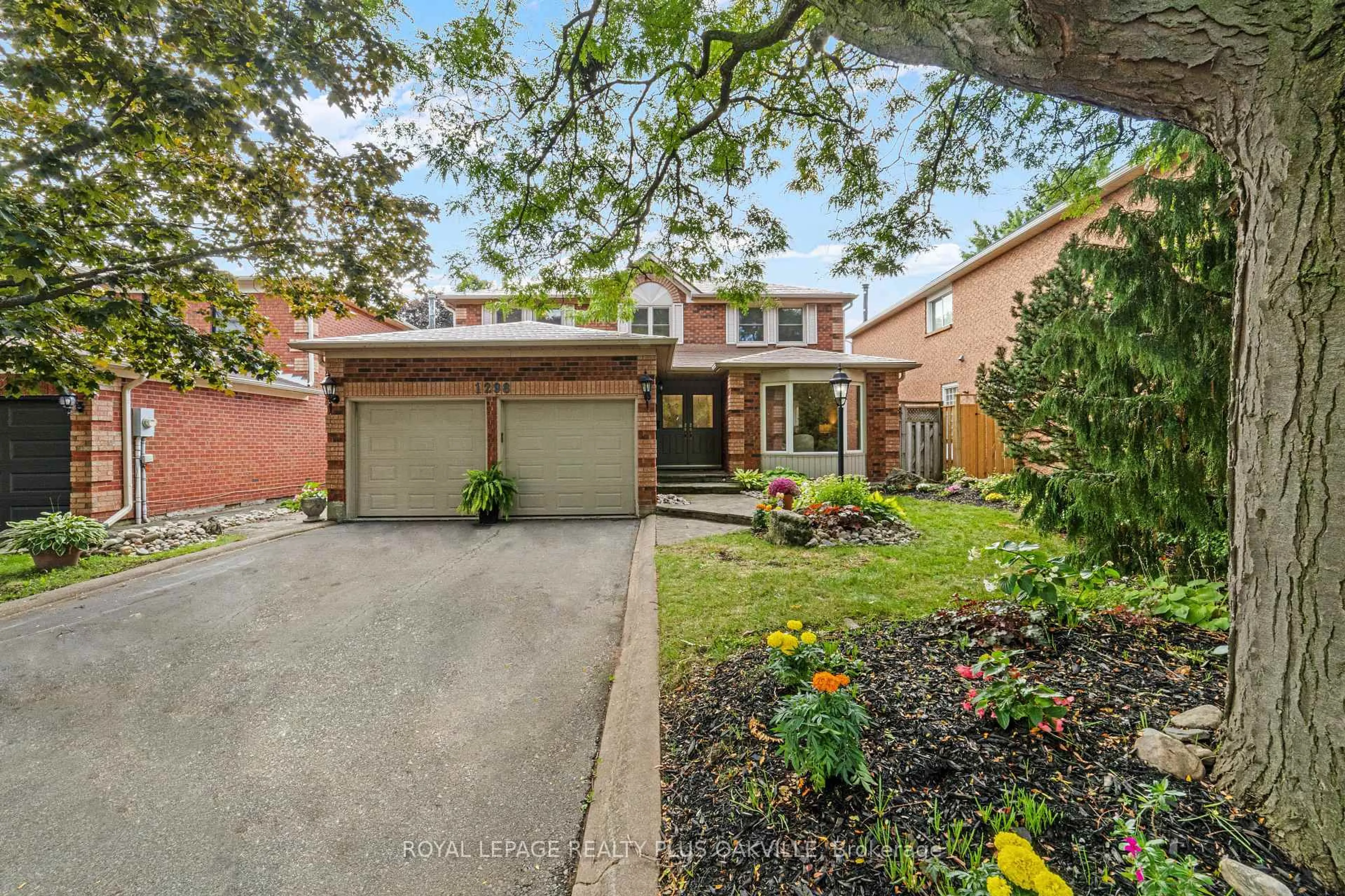 Home with brick exterior material, street for 1298 Hilton Lane, Oakville Ontario L6M 2V2
