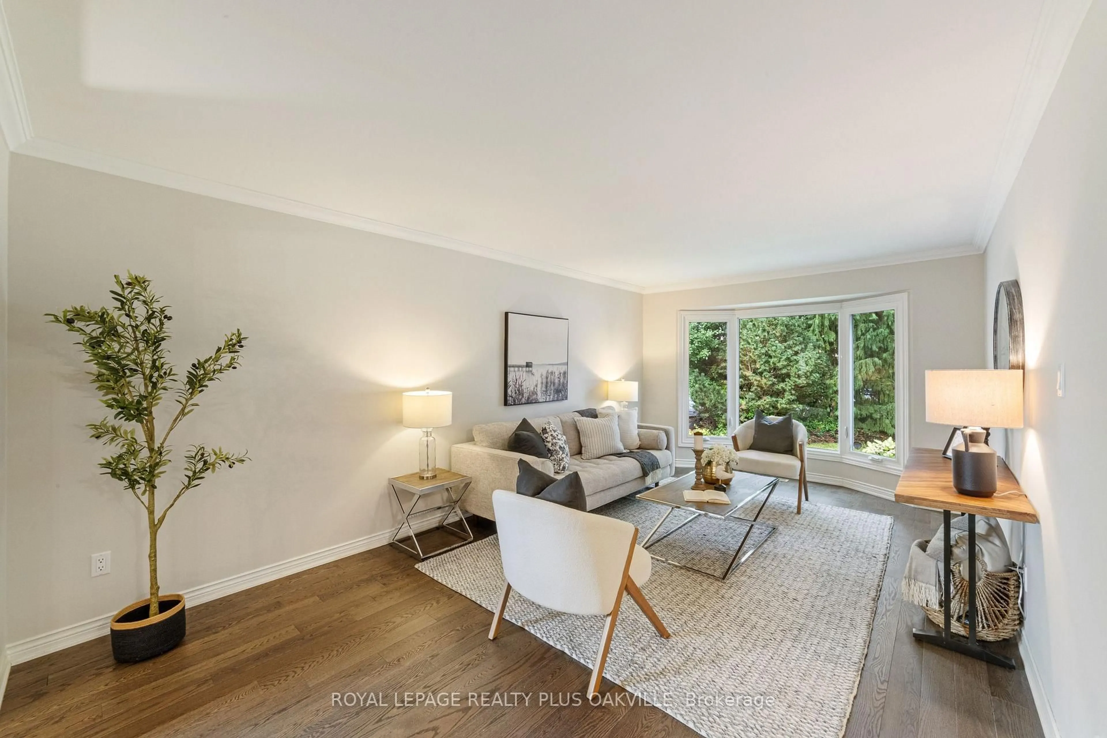 Living room with furniture, unknown for 1298 Hilton Lane, Oakville Ontario L6M 2V2