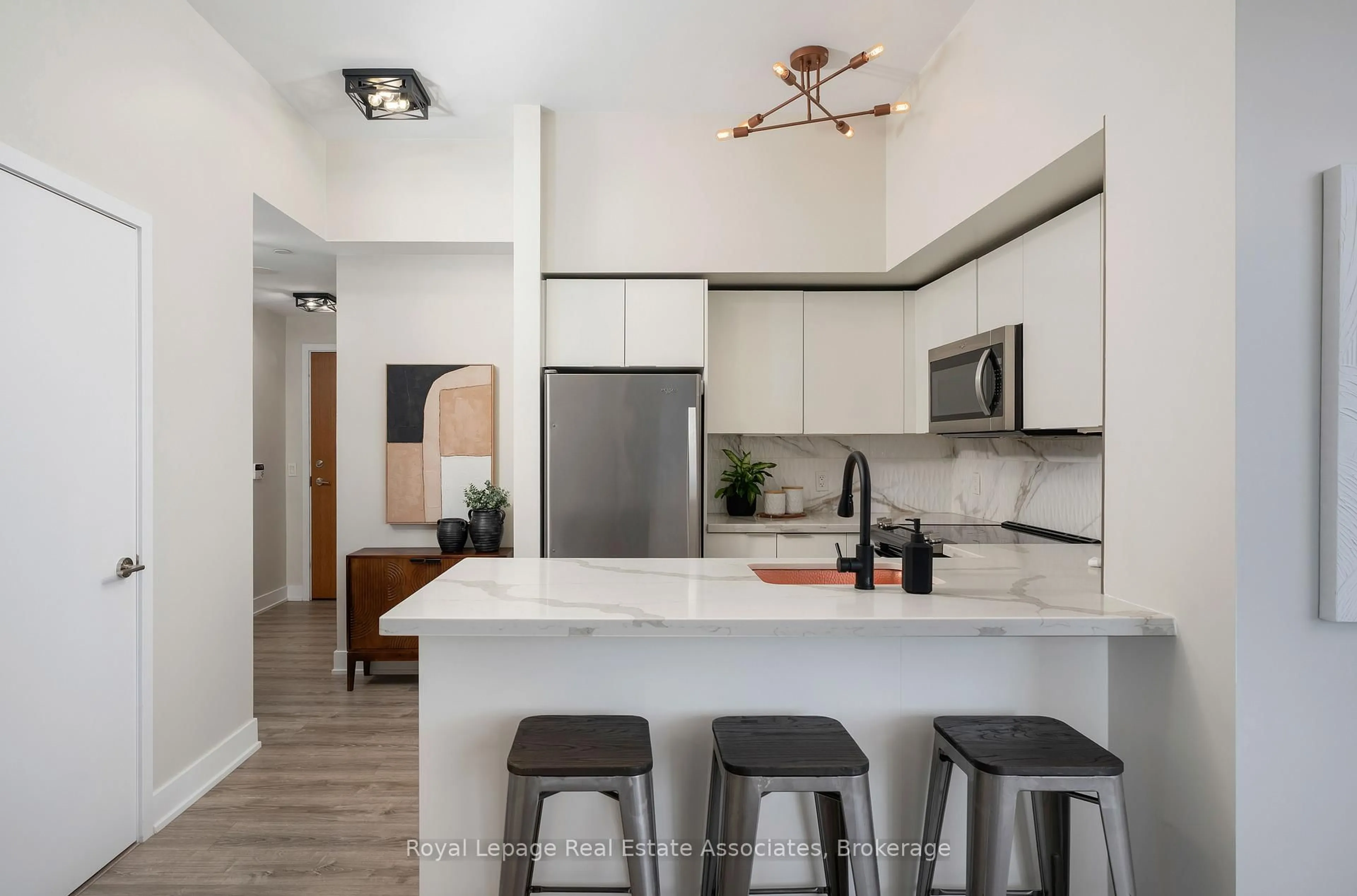Open concept kitchen, ceramic/tile floor for 30 Shore Breeze Dr #916, Toronto Ontario M8V 1A1