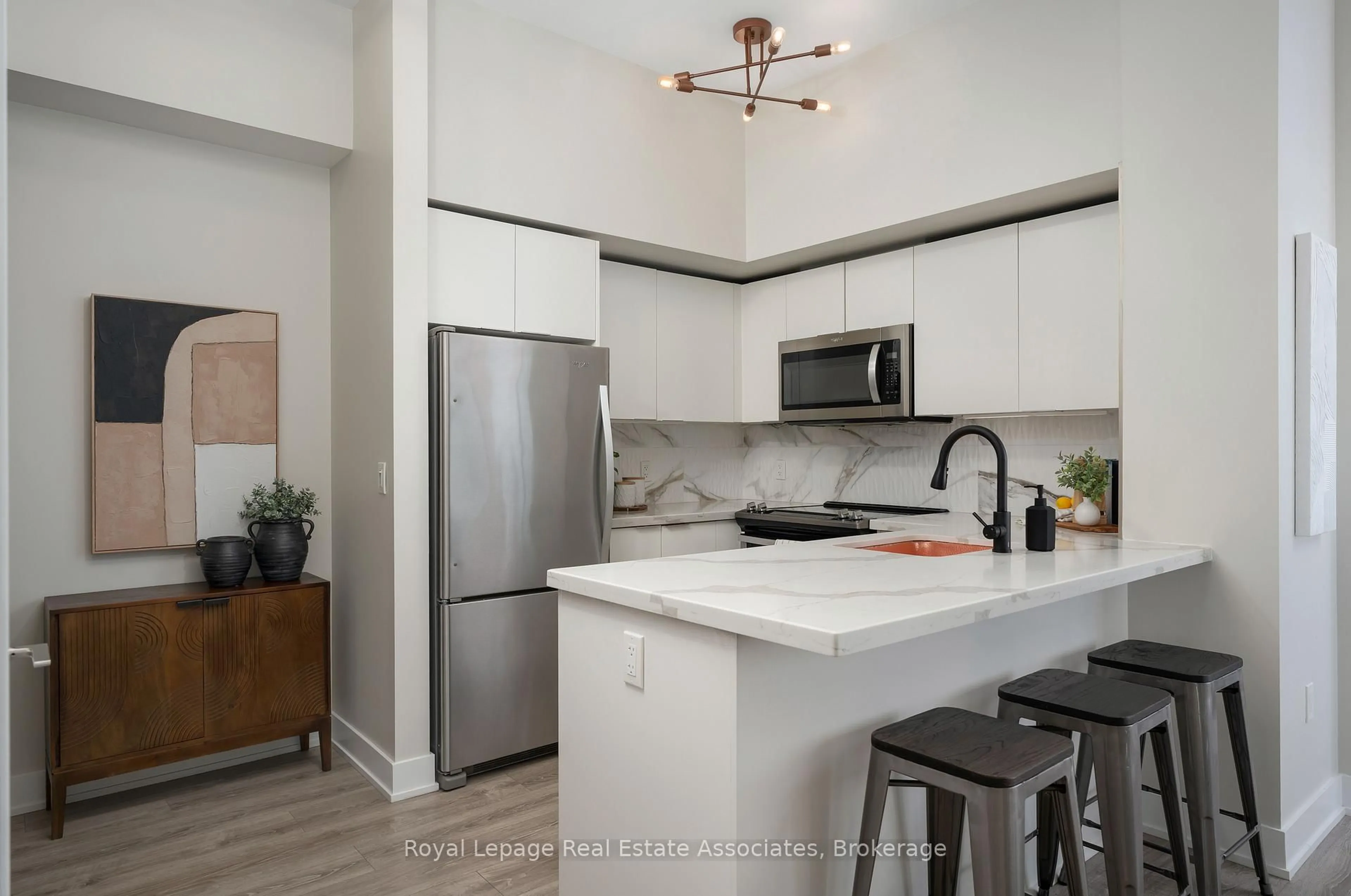 Open concept kitchen, ceramic/tile floor for 30 Shore Breeze Dr #916, Toronto Ontario M8V 1A1