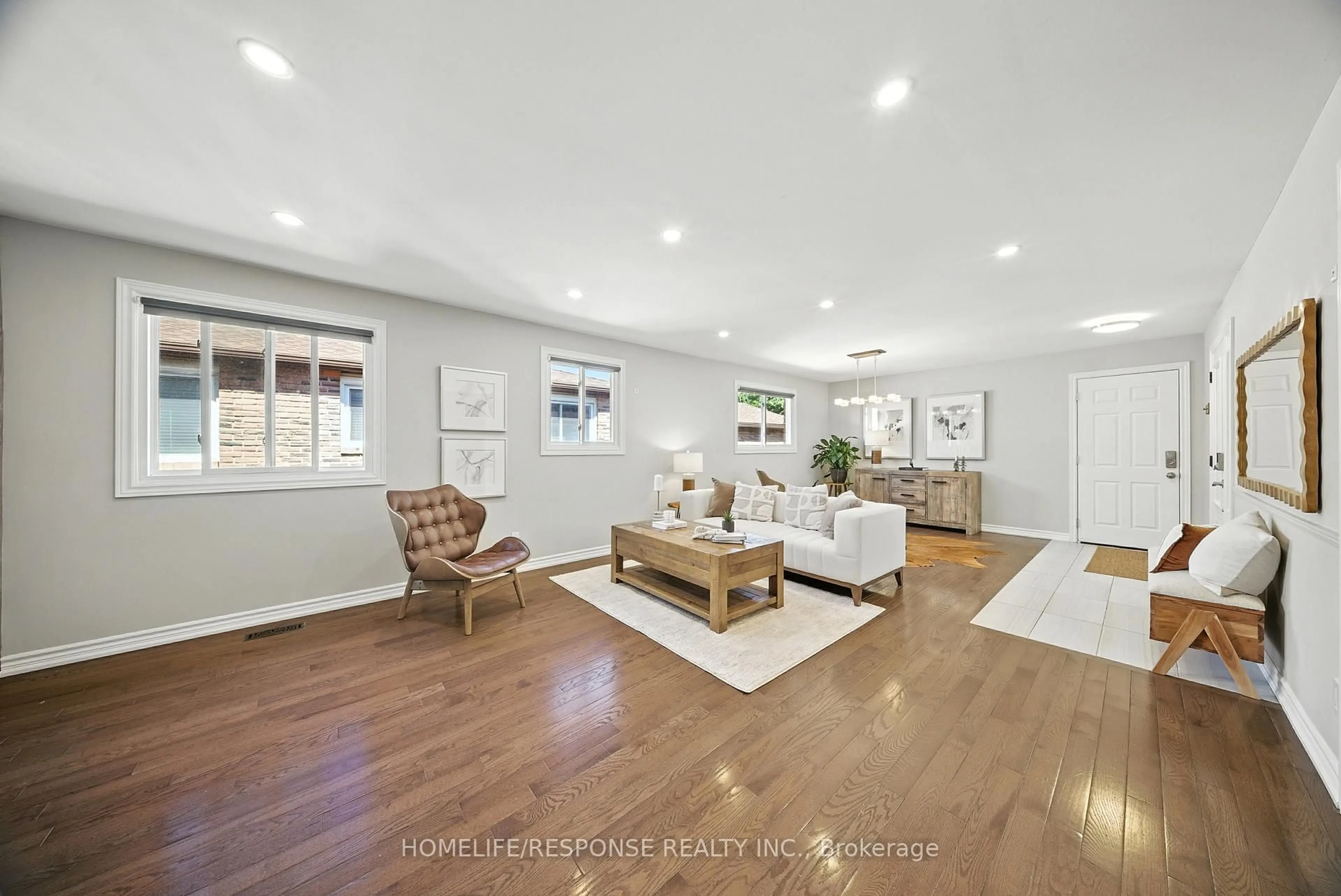 Living room with furniture, unknown for 1464 JEFFERSON Cres, Oakville Ontario L5H 3G6