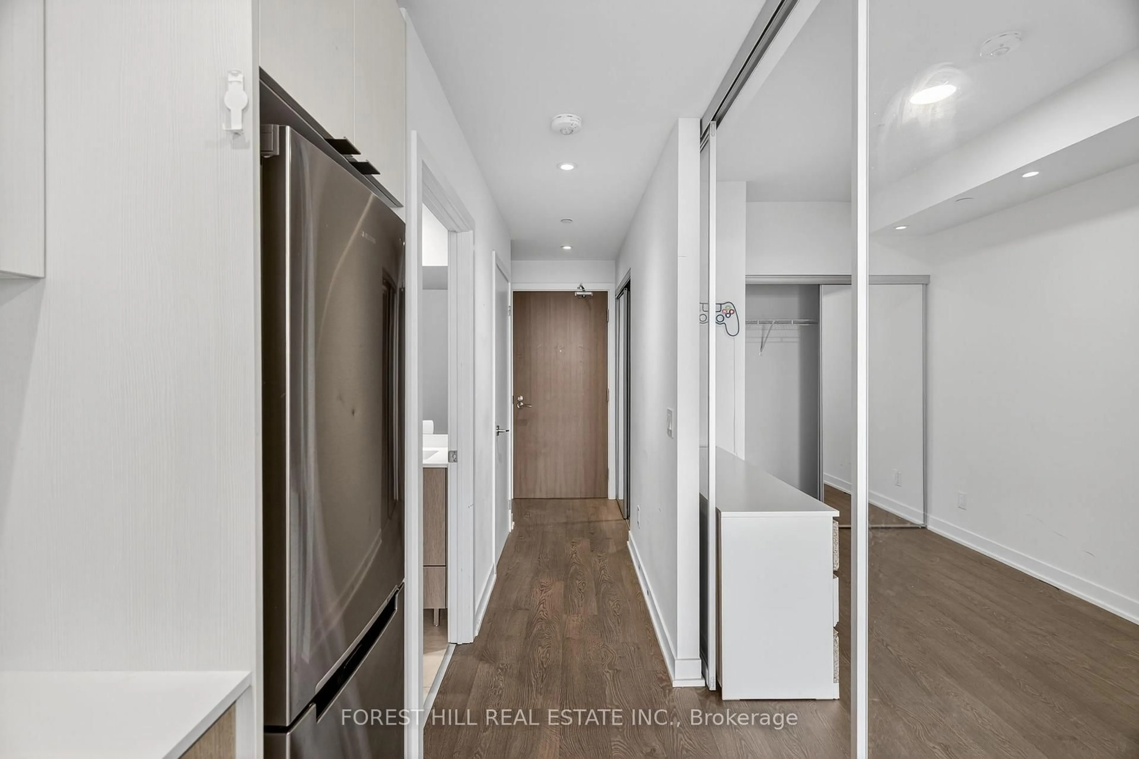Indoor foyer for 1928 Lake shore Blvd #4009, Toronto Ontario L4C 5T2