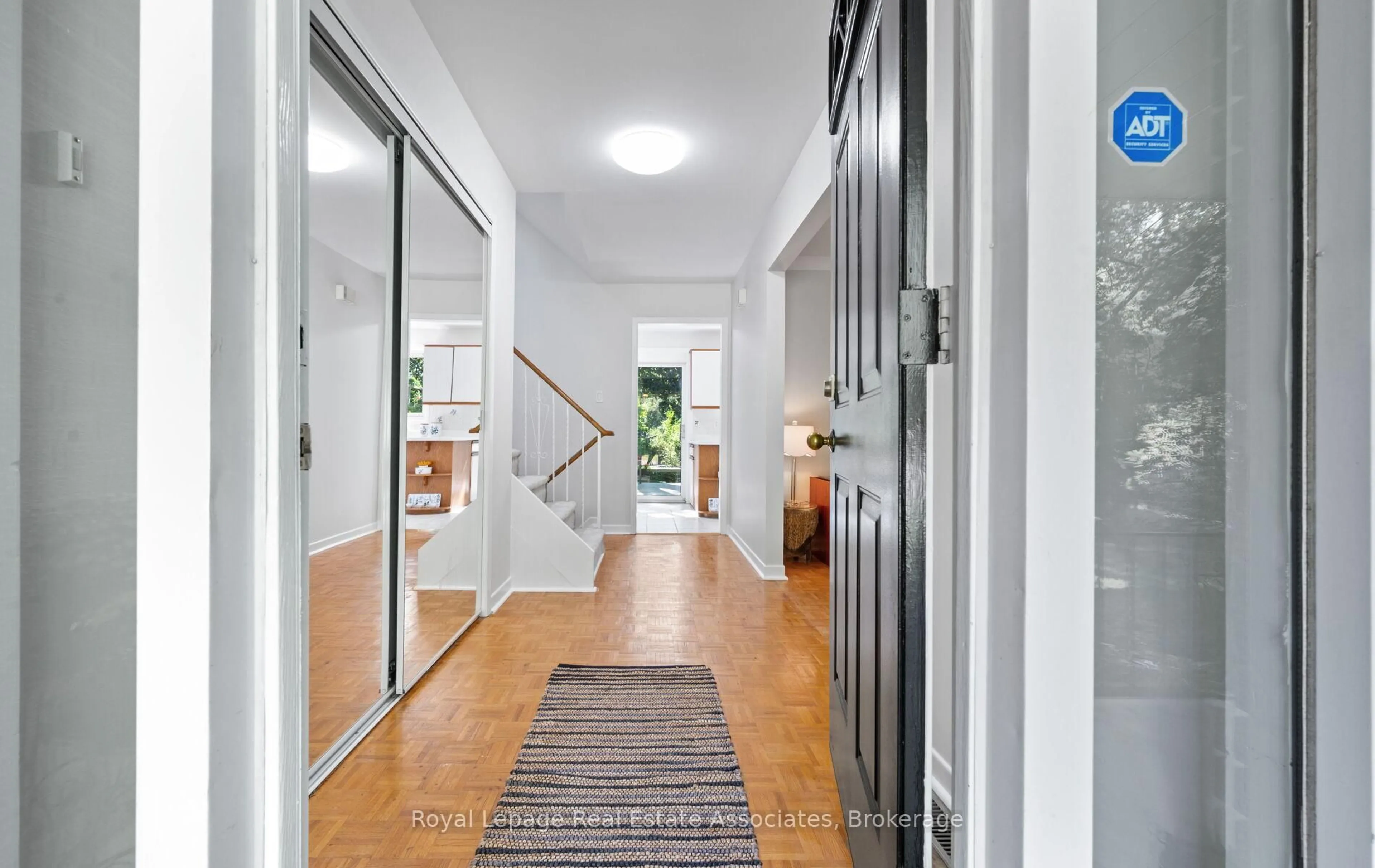 Indoor entryway for 1340 Bramblewood Lane Lane, Mississauga Ontario L5H 1M1