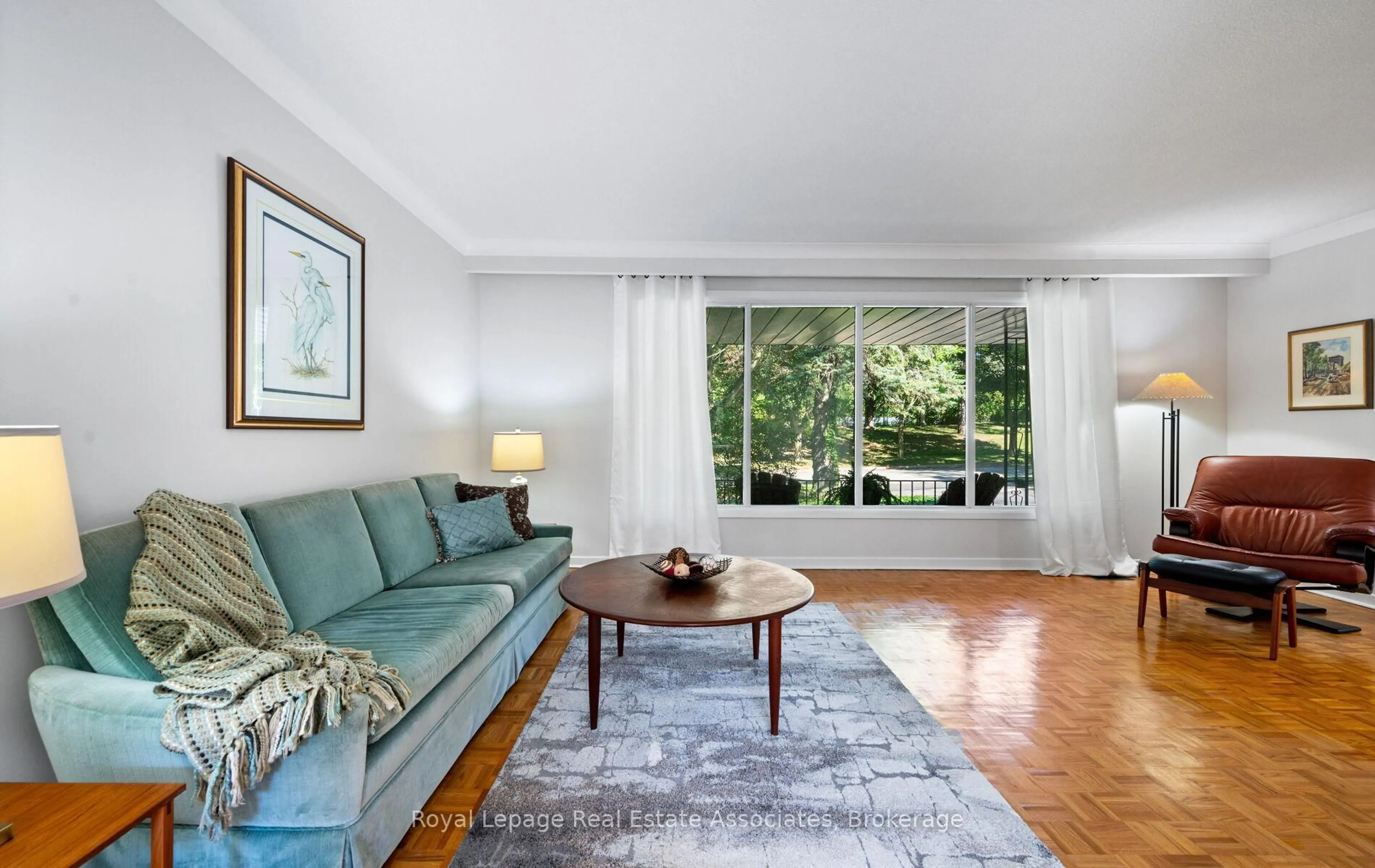 Living room with furniture, unknown for 1340 Bramblewood Lane Lane, Mississauga Ontario L5H 1M1