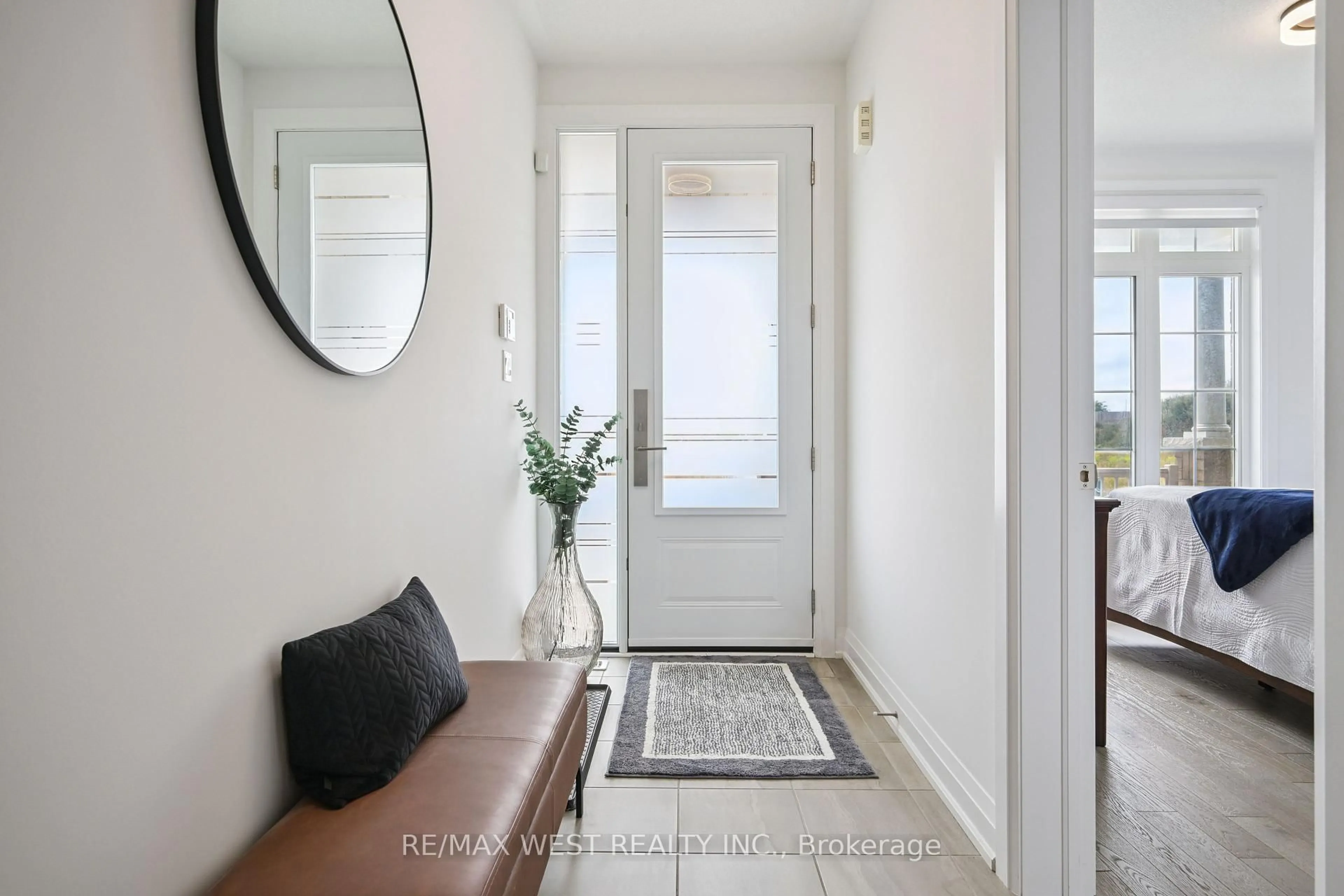 Indoor entryway for 31 Tea Rose Rd, Brampton Ontario L6R 0W2