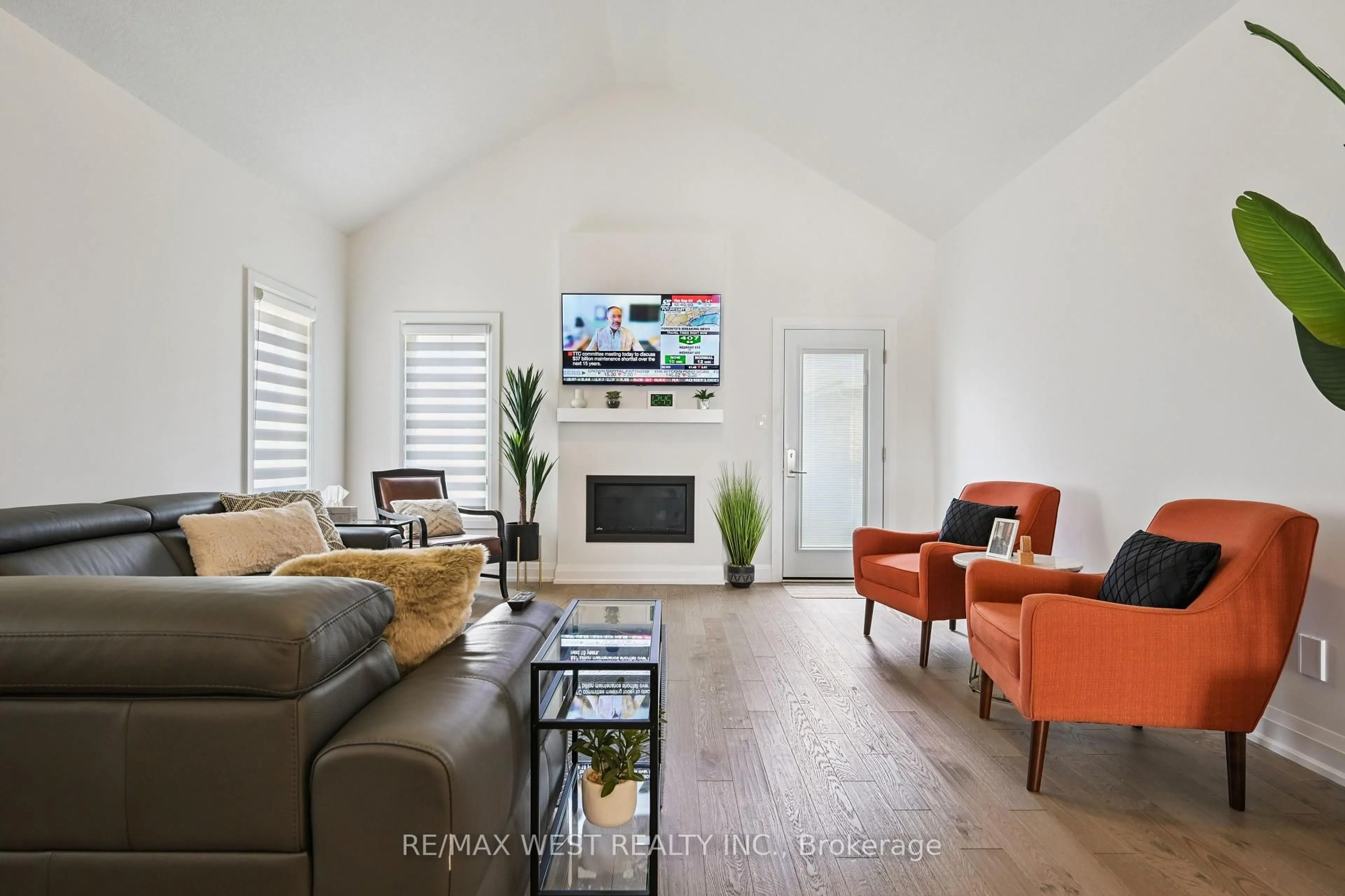 Living room with furniture, unknown for 31 Tea Rose Rd, Brampton Ontario L6R 0W2