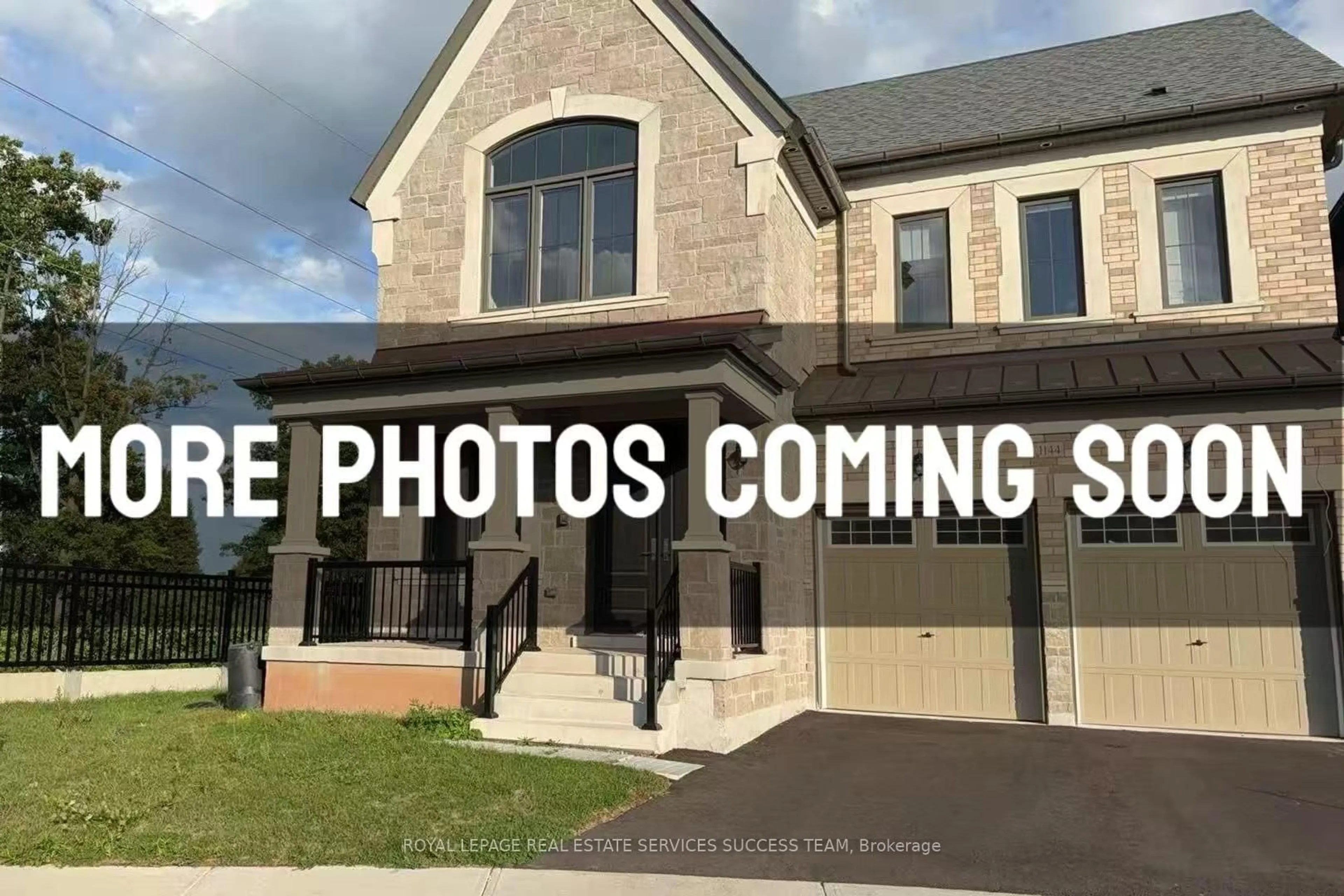 A pic from outside/outdoor area/front of a property/back of a property/a pic from drone, street for 1144 Stag Hllw, Oakville Ontario L6M 5M4
