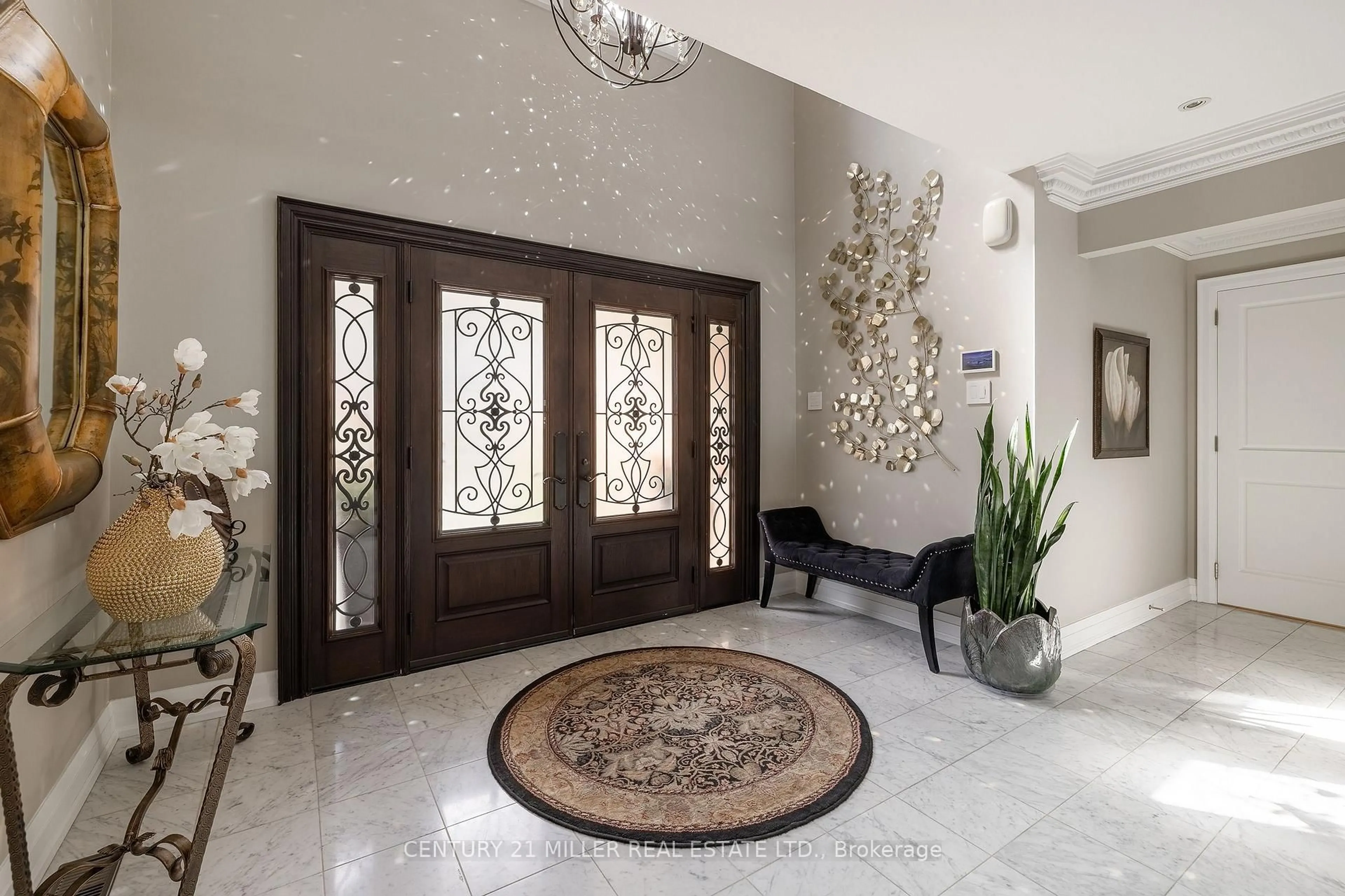 Indoor entryway for 1213 Bowman Dr, Oakville Ontario L6M 2T4