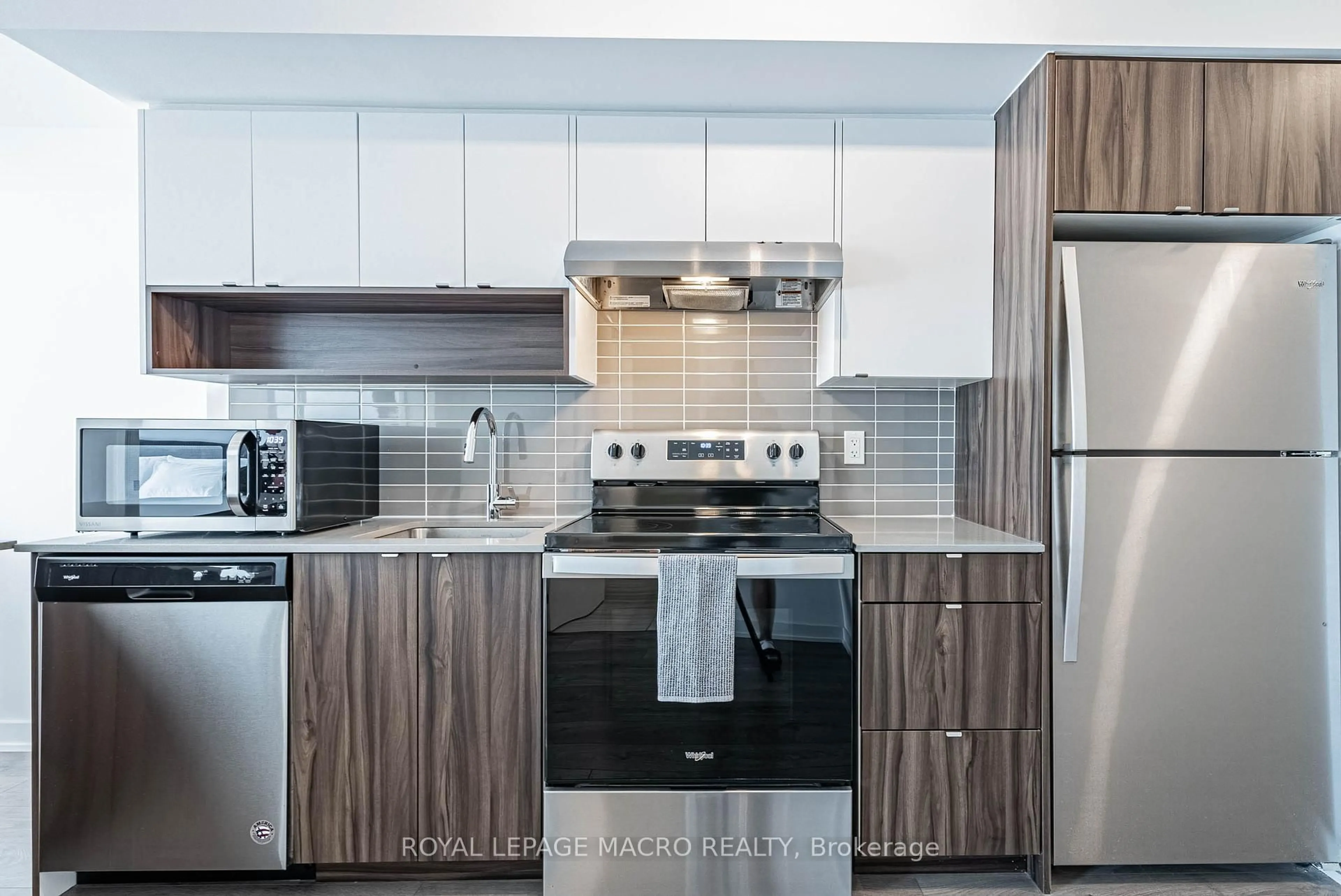Standard kitchen, unknown for 1119 Cooke Blvd #B419, Burlington Ontario L7T 0C7