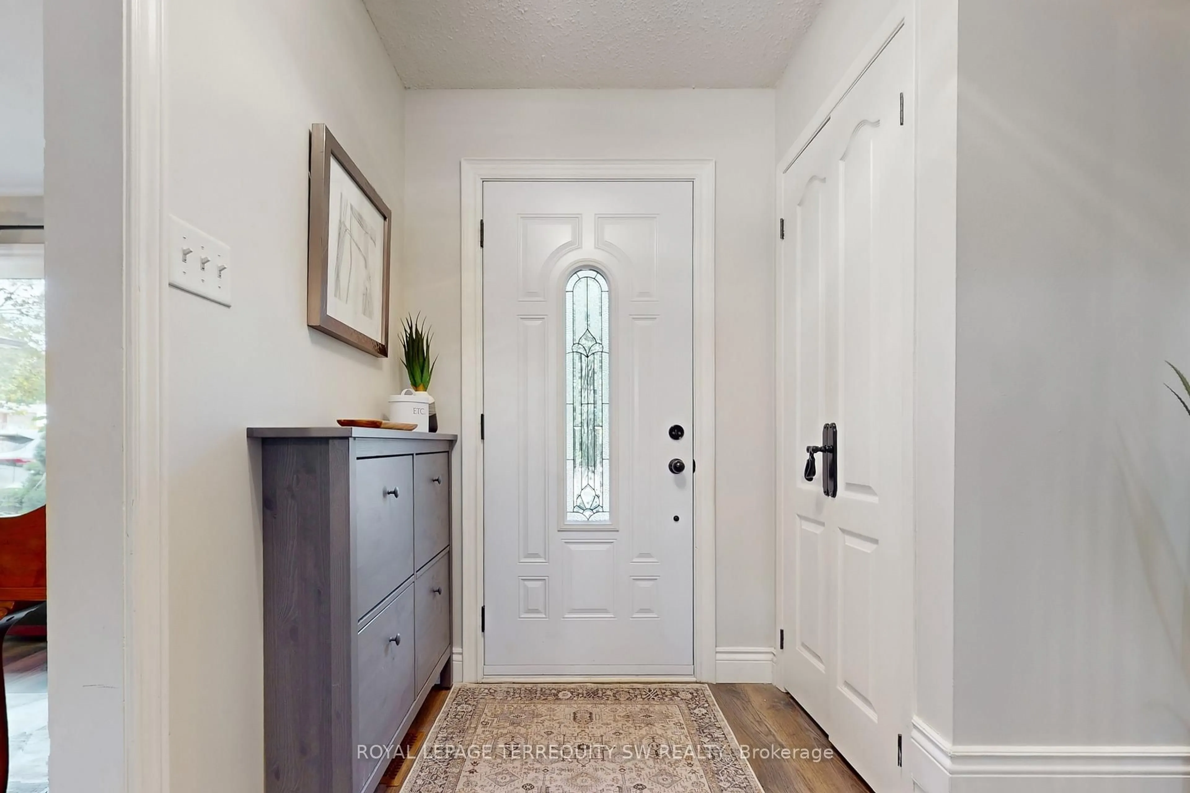 Indoor entryway for 12 Newby Crt, Brampton Ontario L6V 2R8