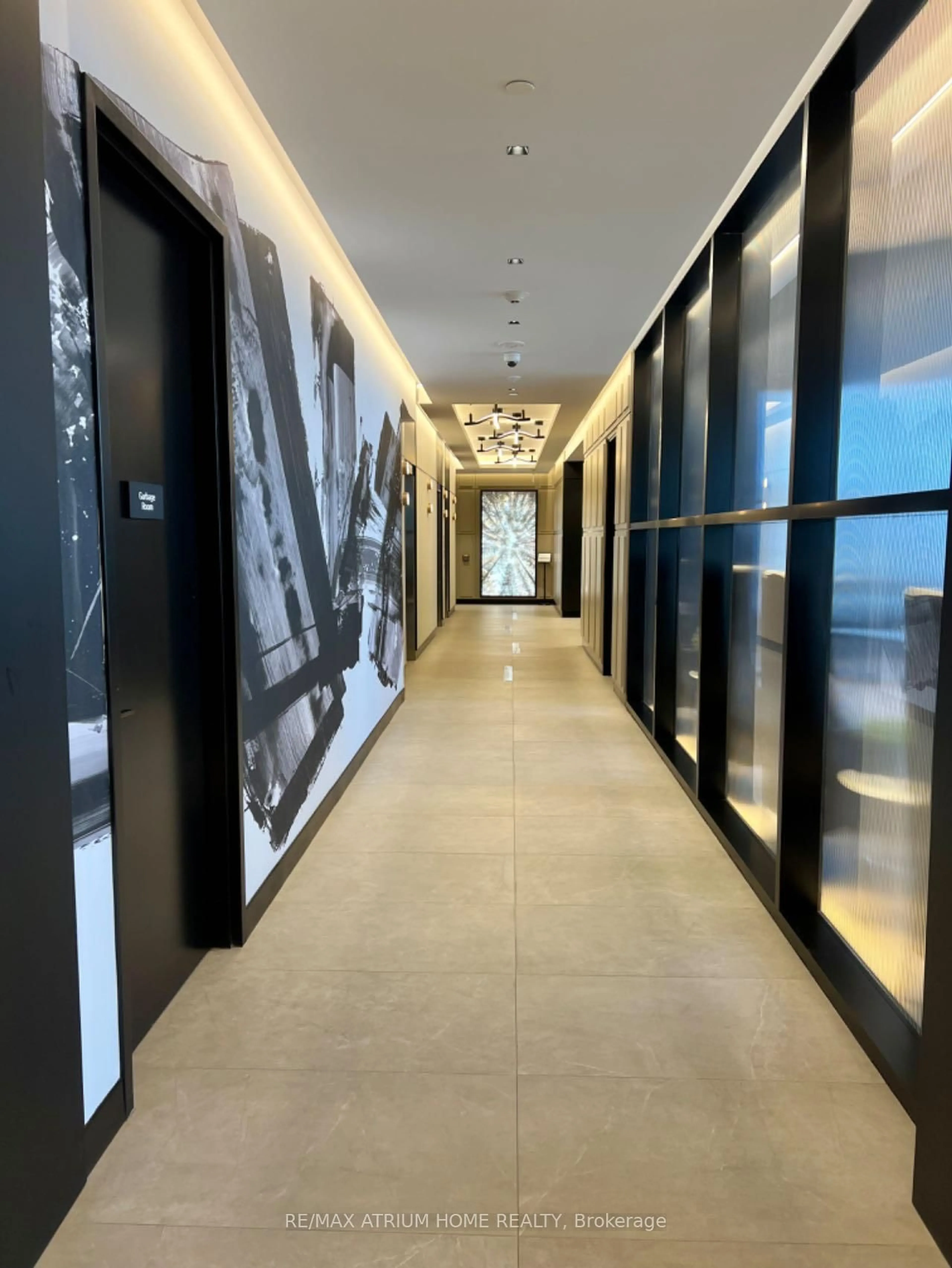 Indoor foyer for 3200 William Coltson Ave #813, Oakville Ontario L6H 7W6