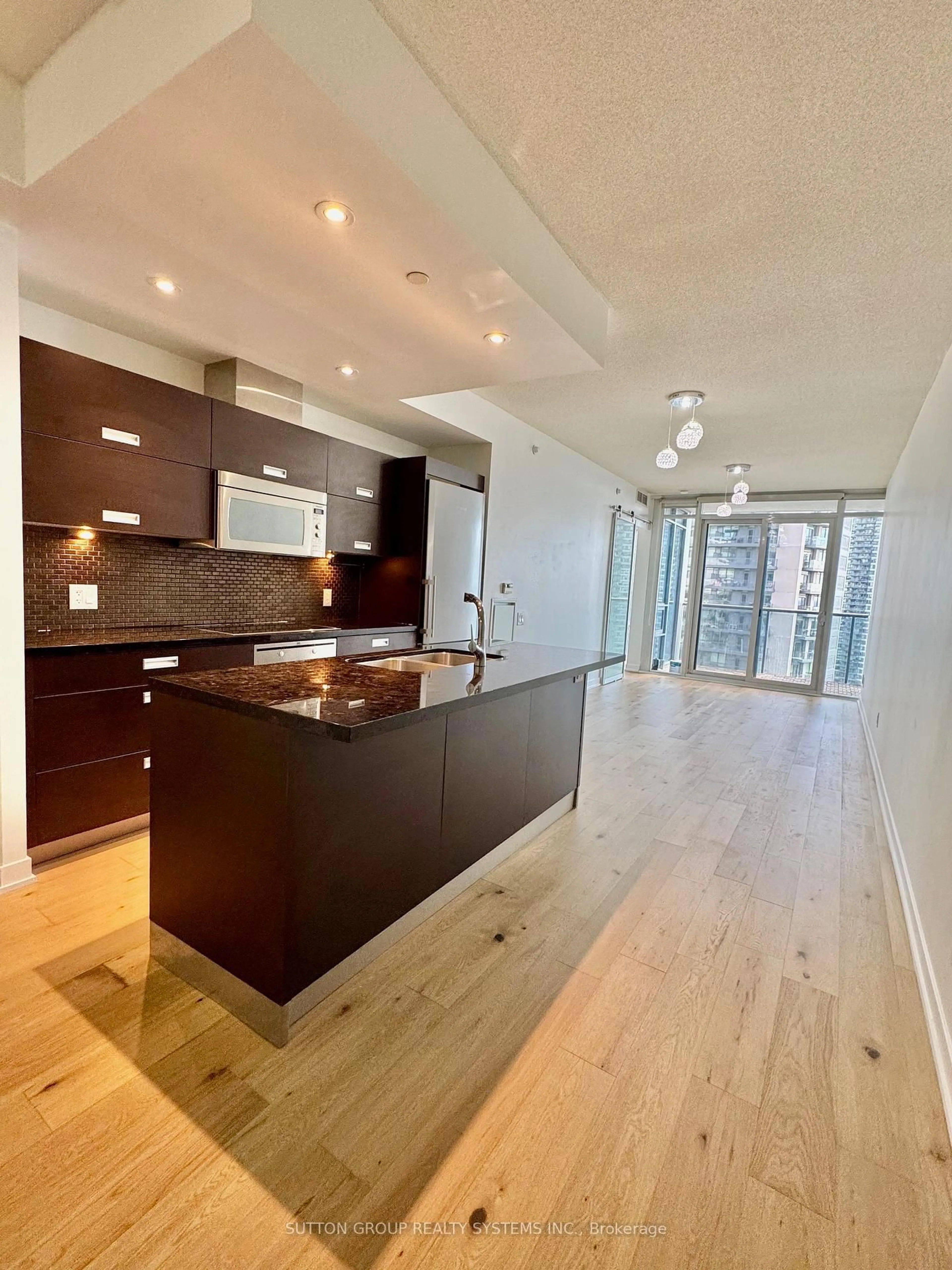 Open concept kitchen, wood/laminate floor for 88 Park Lawn Rd #1807, Toronto Ontario M8Y 0B5