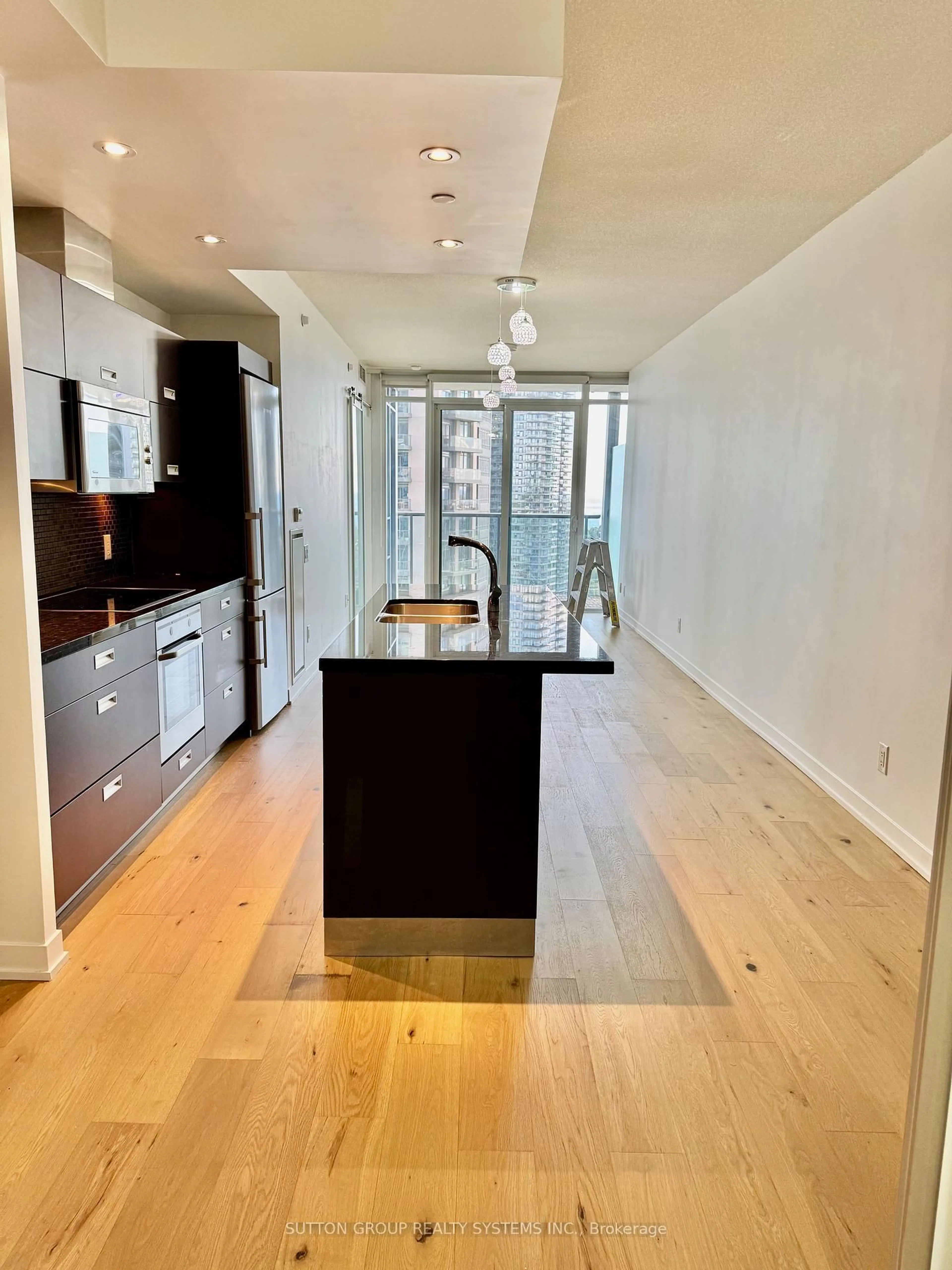 Open concept kitchen, wood/laminate floor for 88 Park Lawn Rd #1807, Toronto Ontario M8Y 0B5