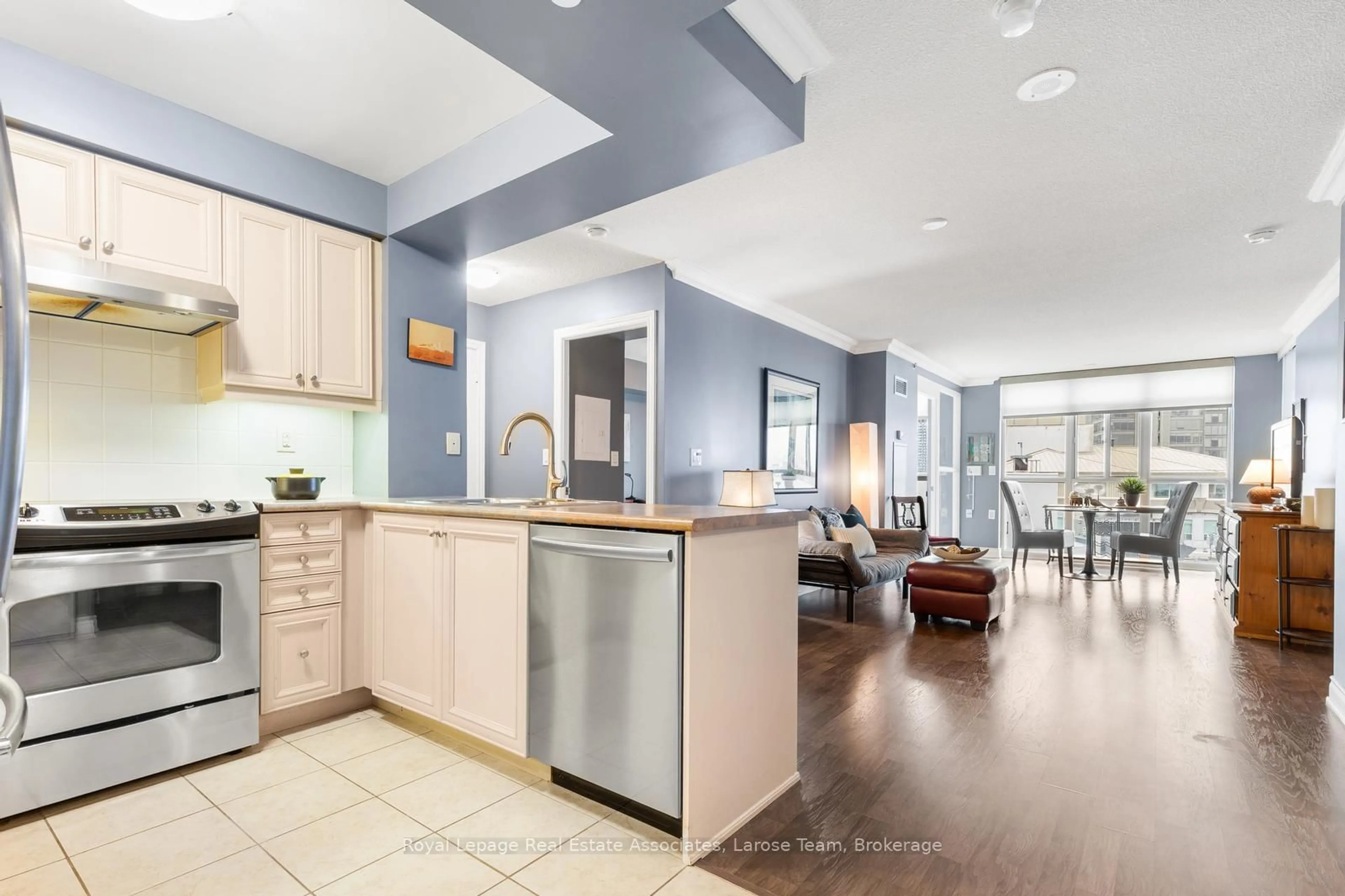 Open concept kitchen, ceramic/tile floor for 3 Marine Parade Dr #1801, Toronto Ontario M8N 3Z5
