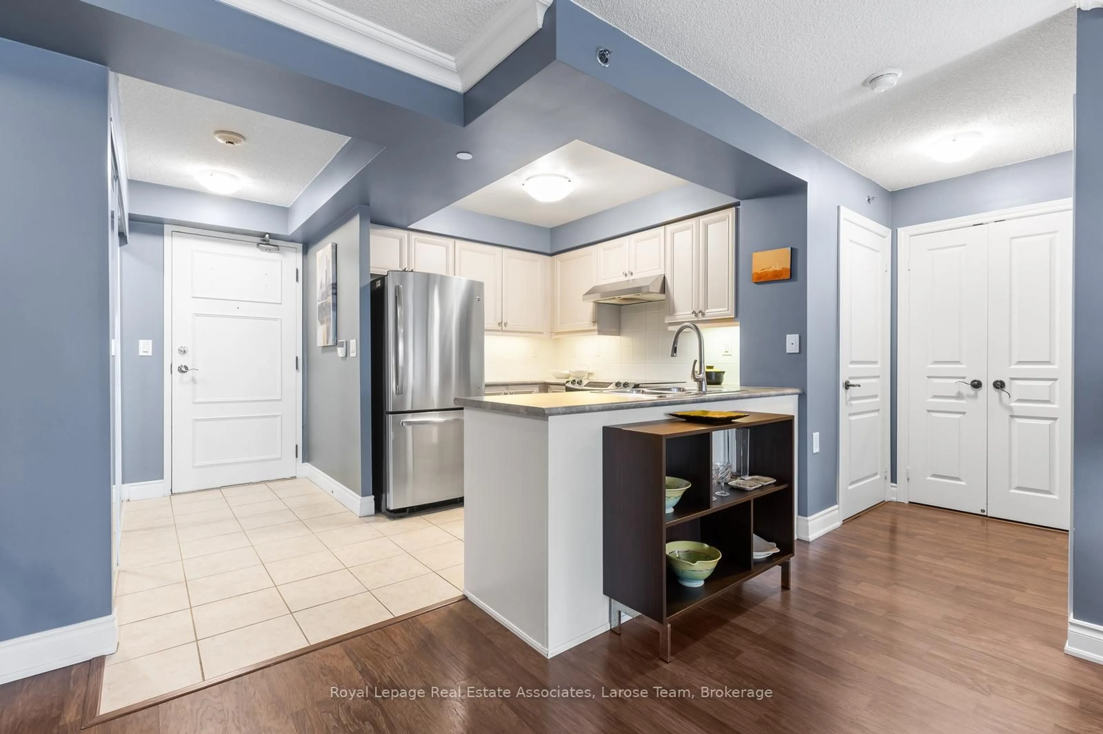 Open concept kitchen, ceramic/tile floor for 3 Marine Parade Dr #1801, Toronto Ontario M8N 3Z5