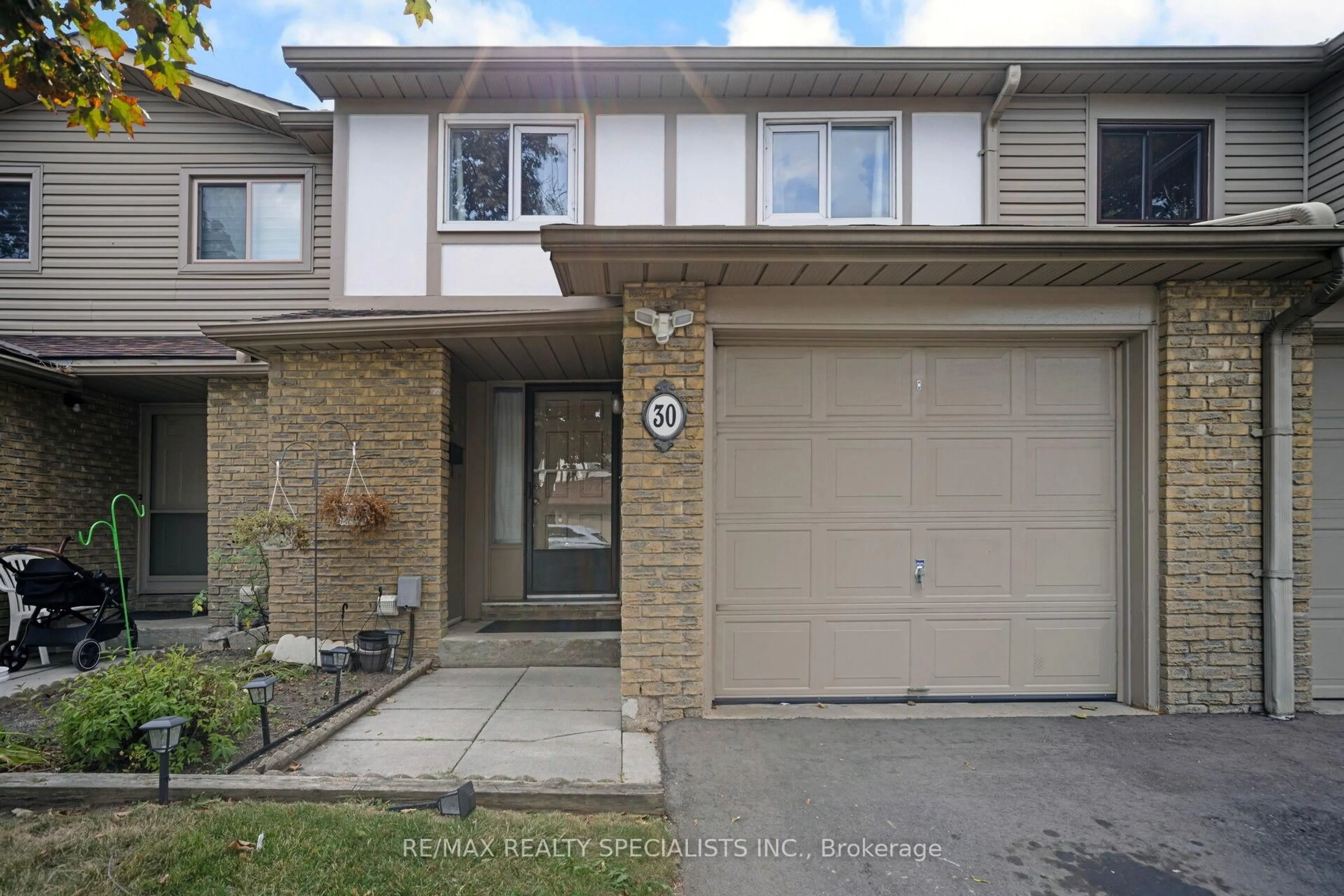 Unknown for 30 Greenwich Circ, Brampton Ontario L6S 2E6