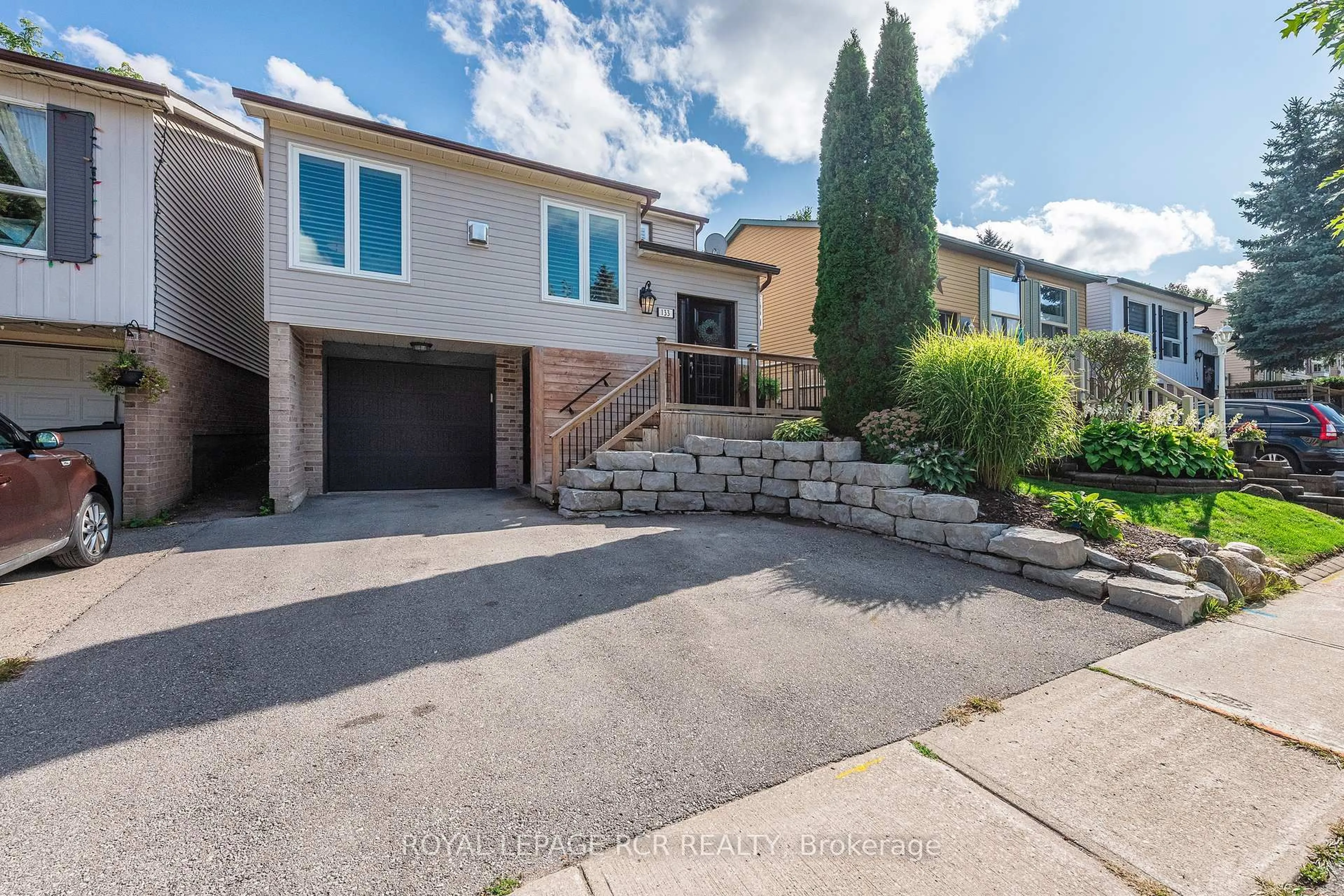 A pic from outside/outdoor area/front of a property/back of a property/a pic from drone, street for 133 Goldgate Cres, Orangeville Ontario L9W 4C2