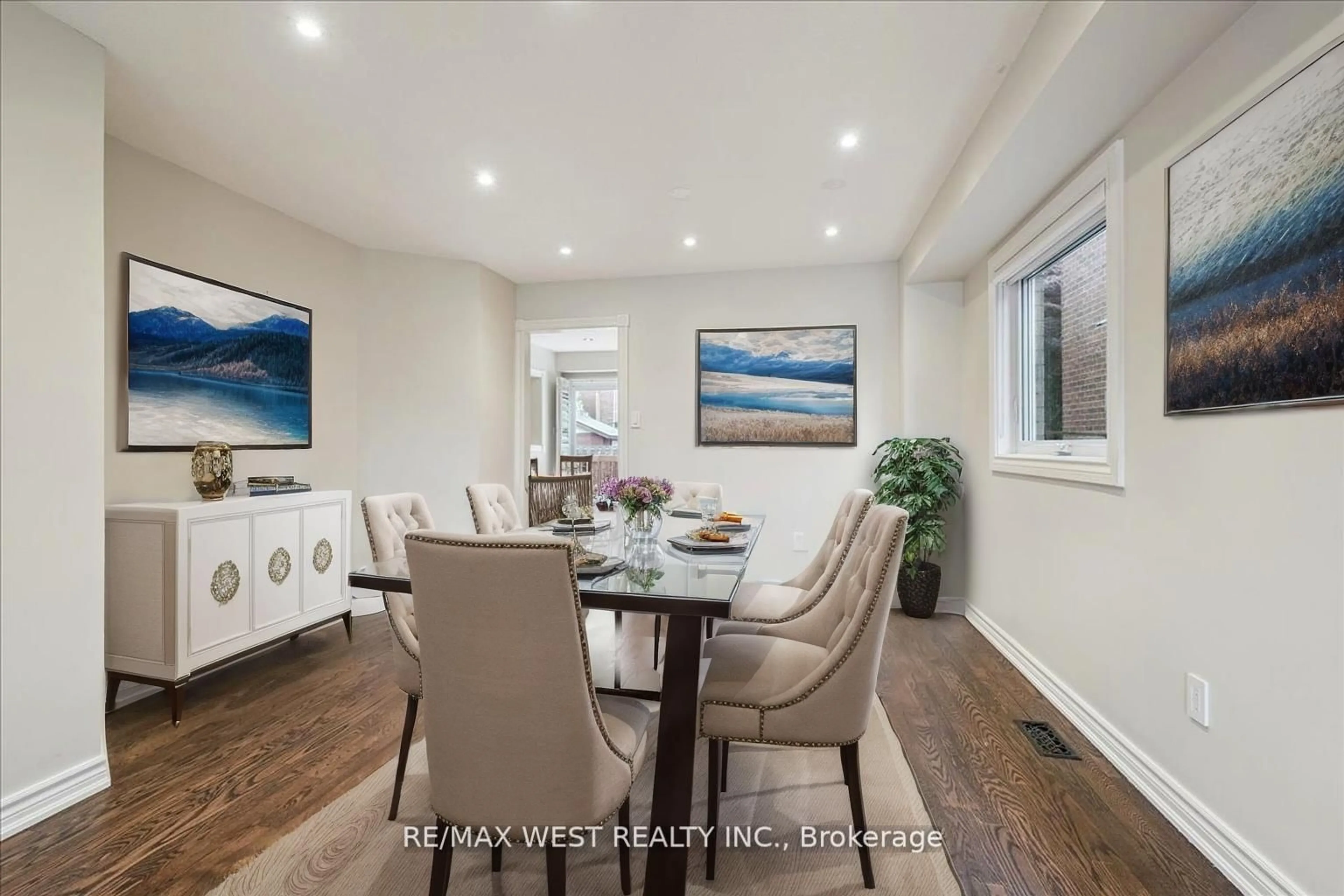 Dining room, wood/laminate floor for 3354 Nutcracker Dr, Mississauga Ontario L5N 6E6