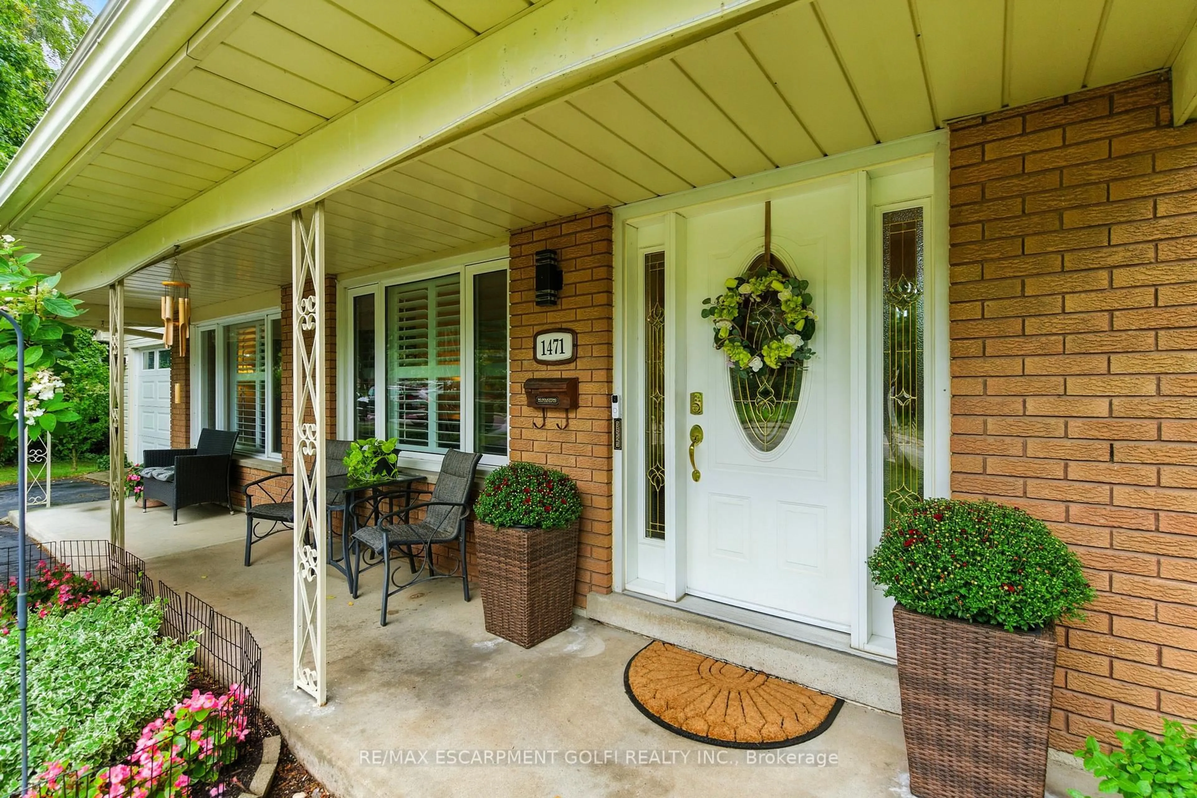 Indoor entryway for 1471 INNSWOOD Dr, Burlington Ontario L7P 2C5