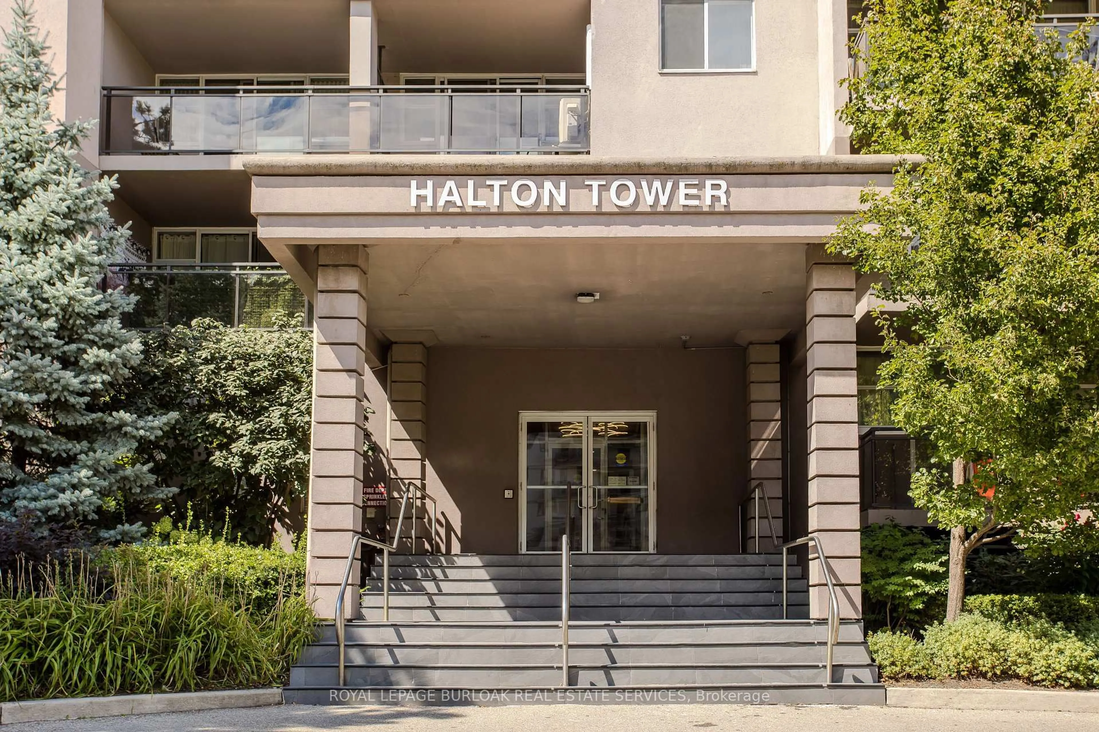 Indoor foyer for 975 Warwick Crt #1510, Burlington Ontario L7T 3Z7