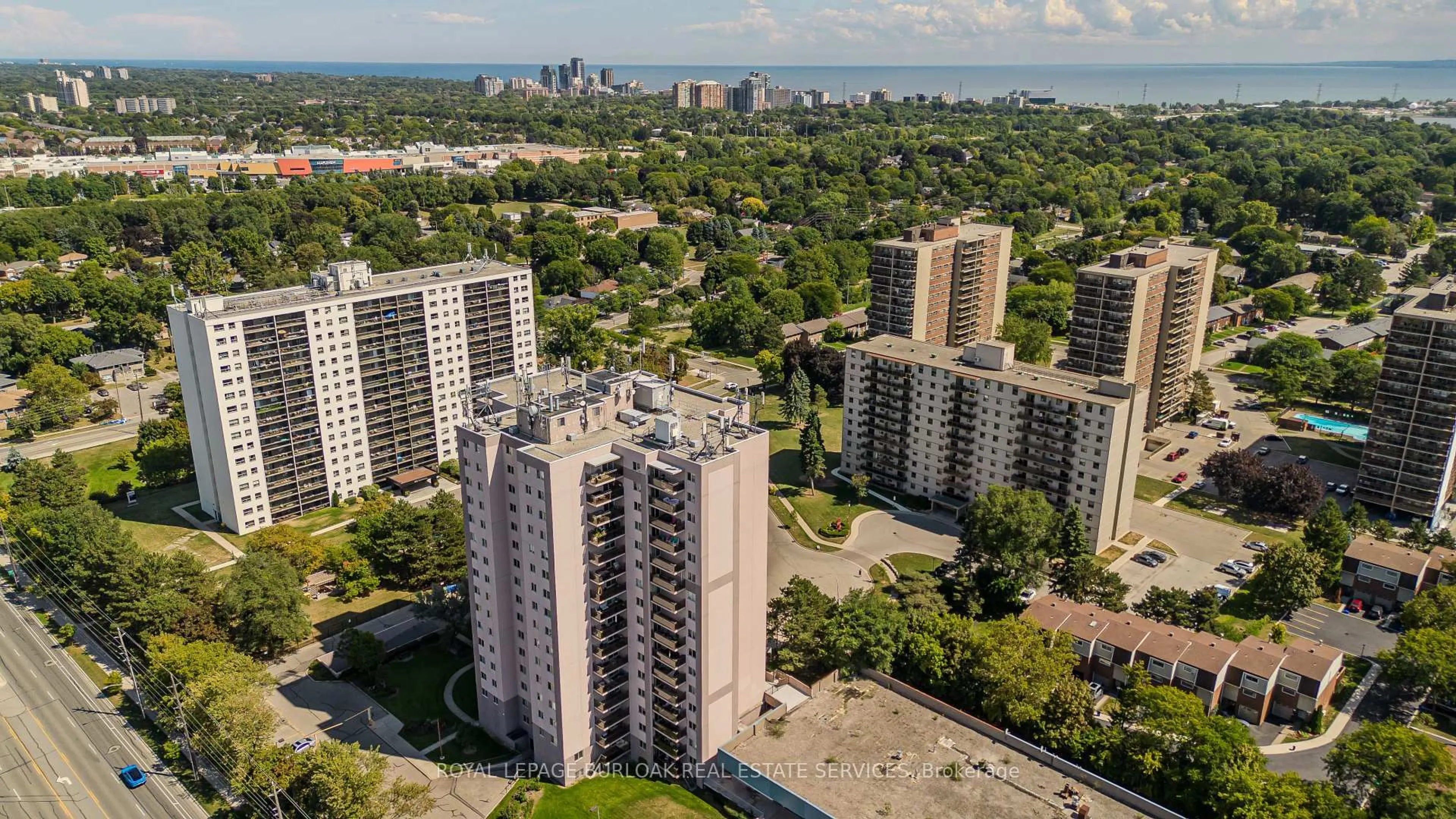 A pic from outside/outdoor area/front of a property/back of a property/a pic from drone, city buildings view from balcony for 975 Warwick Crt #1510, Burlington Ontario L7T 3Z7