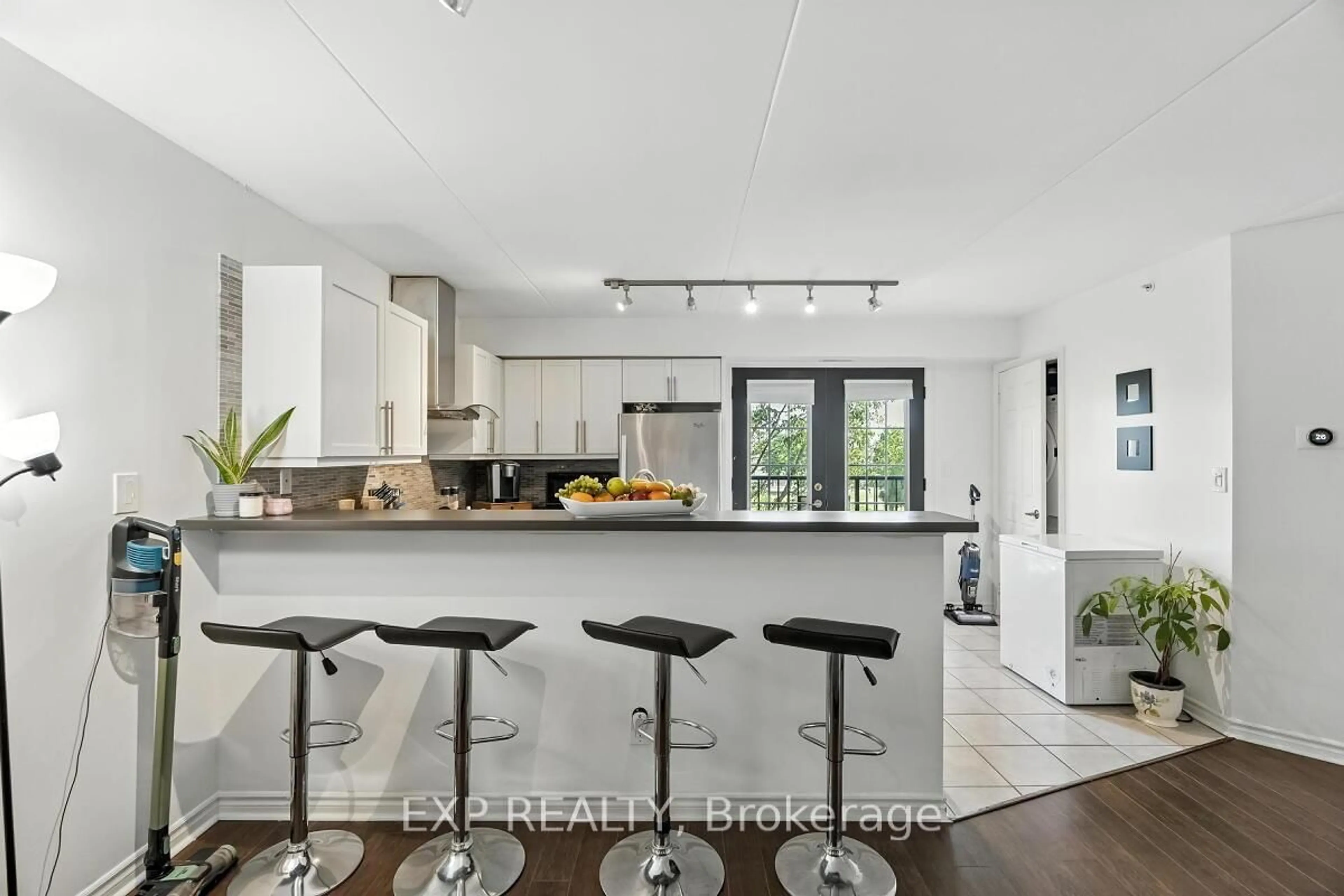 Open concept kitchen, unknown for 1421 Walkers Line #215, Burlington Ontario L7M 4P4