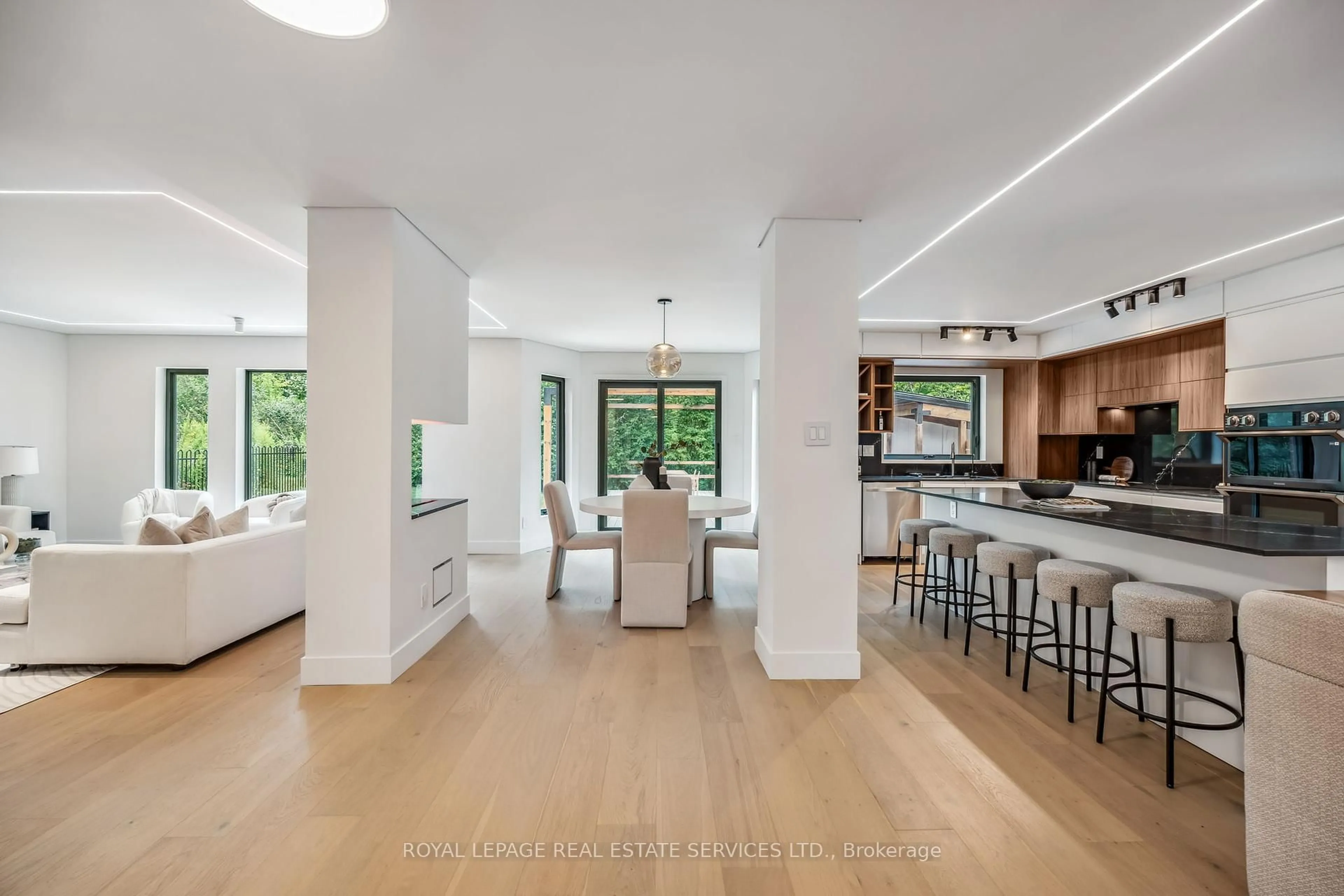 Open concept kitchen, unknown for 1657 Glenvista Dr, Oakville Ontario L6H 6K6
