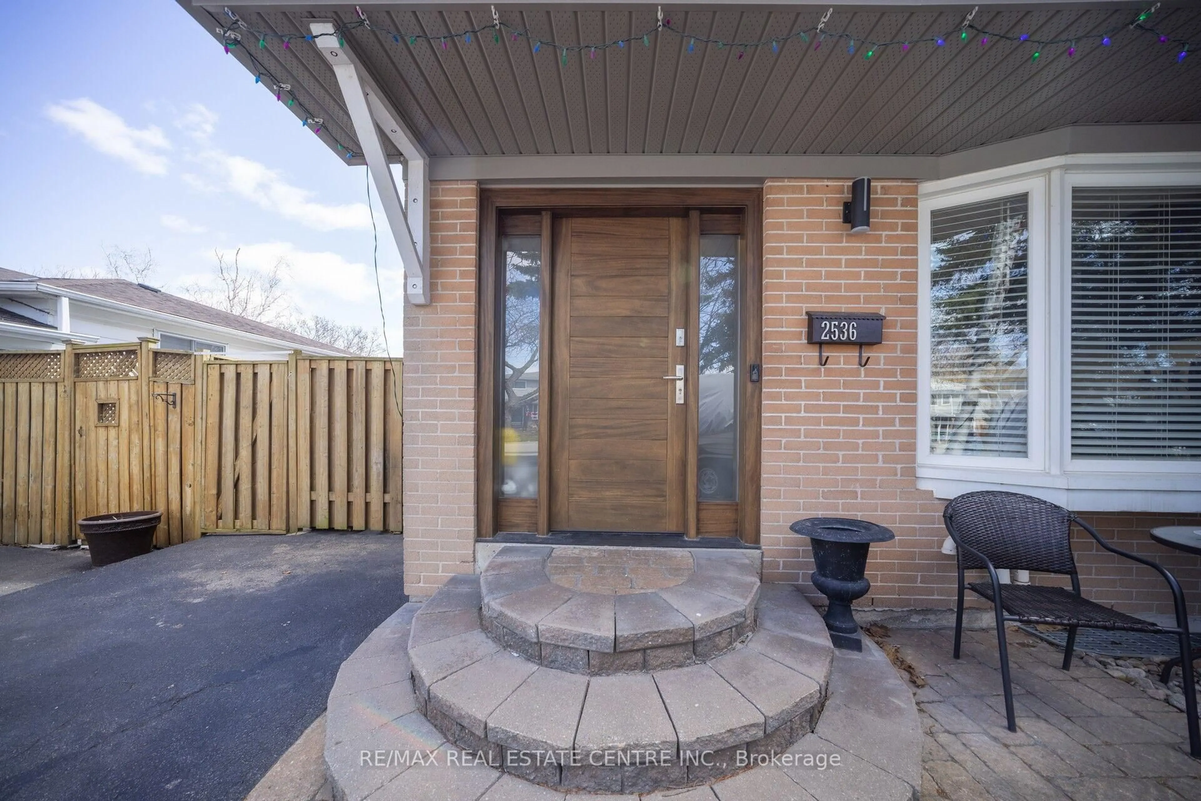 Unknown for 2536 Barcella Cres, Mississauga Ontario L5K 1E2